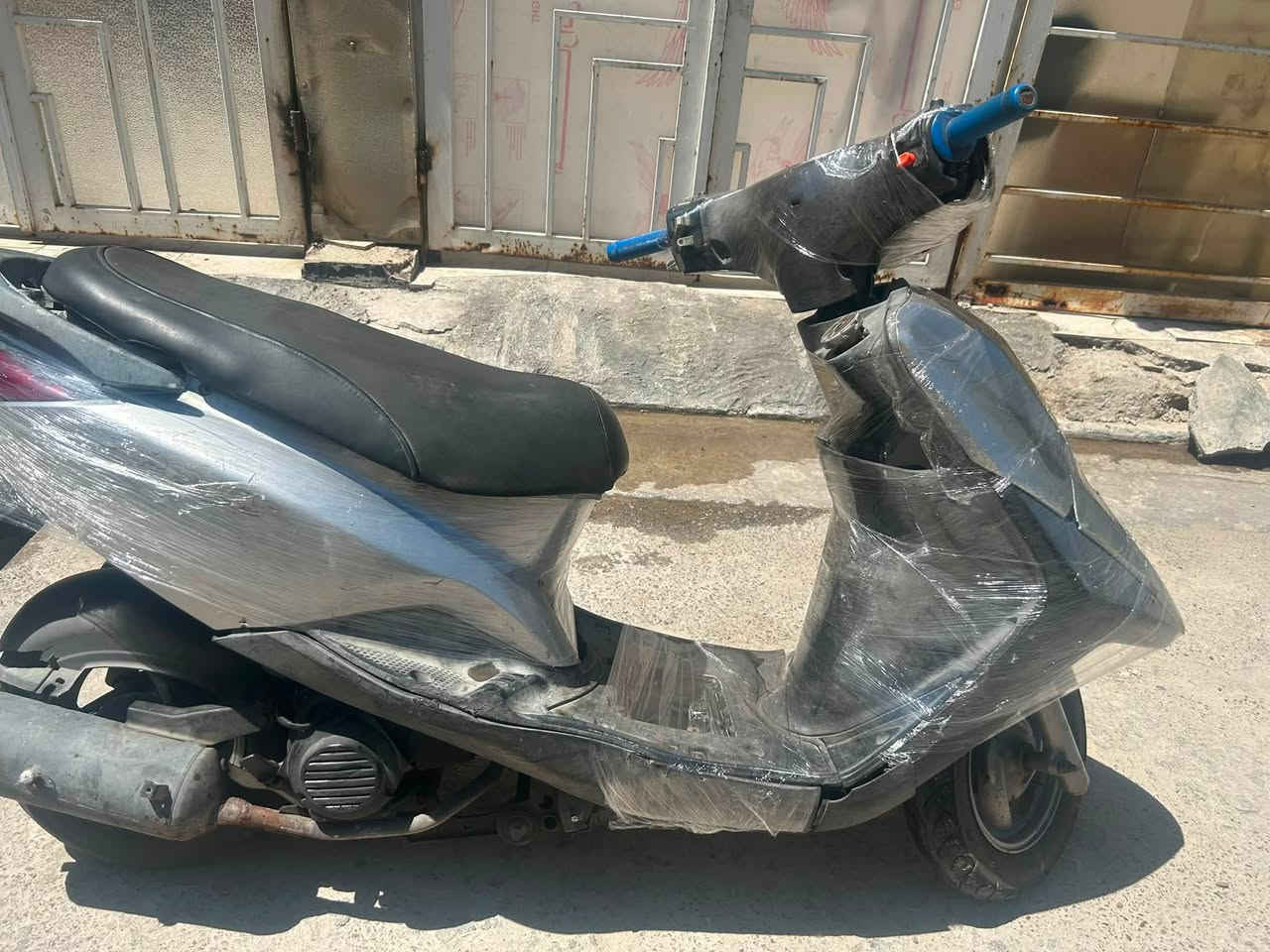 دراجه بريز ١٤٠ للبيع ..
مكينه ناعمه 

اكسل مكفول 

شغاله شلعه ومعدله كلش حلو

كلجات امامي خلفي جديد 

سلف هندر شغال فقط باتري نقصها 

أبيع كوم حديد وصف اقرى ولتعبنا وياك وجزاك الله الف خير 

السعر 300 الف 

مكاني حي جهاد المخابرات 

لتواصل ***********

***********ثاني
