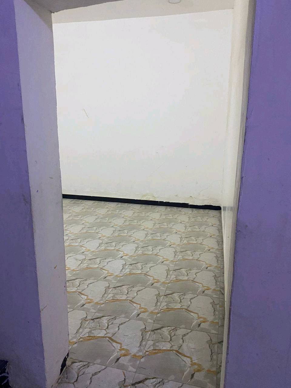 للبيع بيت مساحه  م١٢٠ طابو زراعي 25الفلوجه قريب جدا من مجمع الرحاب السكني غرفه وصاله ومطبخ وحمام ومناور 2 البيت كامل من كلشي سيراميك سخان و تانكي بس اسكن بي وكراج سياره ومحل صغير السعر 40 مليون وبي مجال