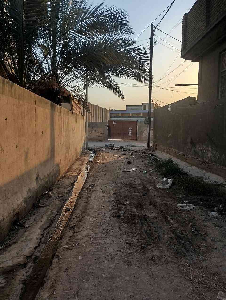 خلف المصرف مباشر • ٤١٠م • بها مجال