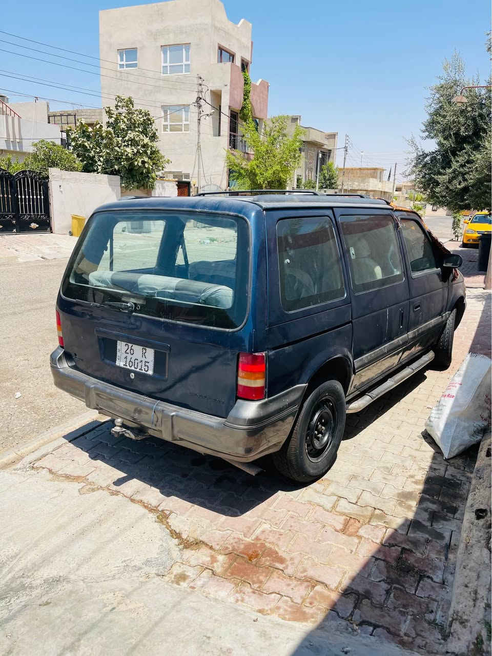 السلام عليكم ورحمه الله وبركاته من رخصة الادمن سيارة كلايسلر محرك دودج حجم المحرك جير بلاد  كهربائي كل شغاله موديل 95شاصي قصير طخم تاير جديد  بطارية جديدة مصبوغة عام جمالية رقم صلاح الدين نكليزي جديد كلشي هزه تريدتحويل اتريدوكاله مكان السياره كركوك *********** السعر30 كركوك, العراق

