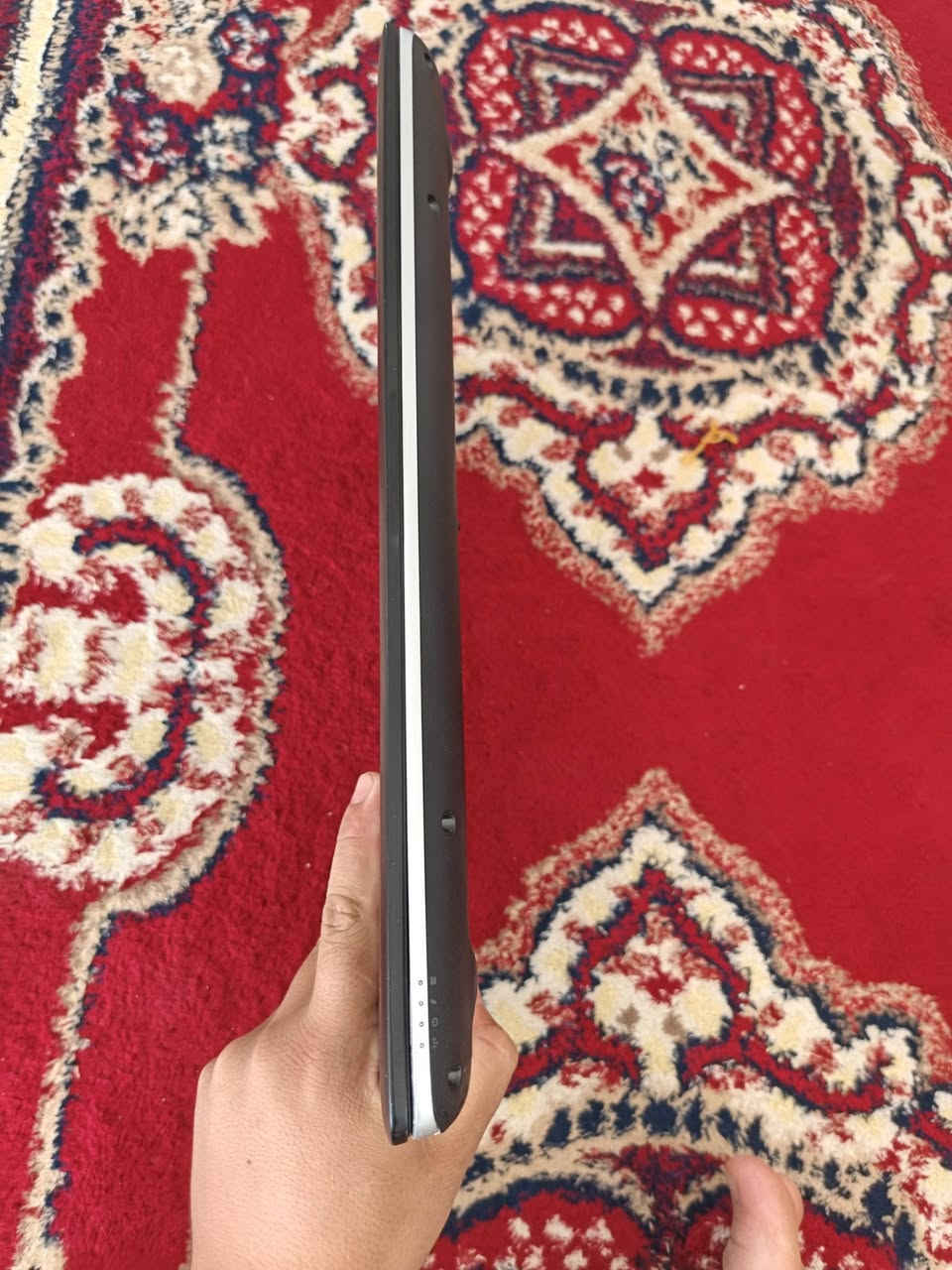 HP ProBook 450 G5 Laptop – Intel Core i5-7200U – 8GB RAM – 256GB SSD –vega intel - 15.6″ Display
💼 HP ProBook 450 G5

لابتوب الأعمال المتوازن - تصميم أنيق بأداء معقول

HP ProBook 450 G5 - لابتوب أعمال عملي من HP مع تصميم أنحف وأحدث من الأجيال السابقة! مزود بمعالج Intel Core i5-7200U من الجيل السابع، رام 8GB DDR4-2400، قرص صلب 256GB SSD

⚙️ المواصفات التقنية الكاملة

المواصفة

التفاصيل

الموديل

HP ProBook 450 G5 Notebook PC

المعالج (CPU)

Intel Core i5-7200U الجيل السابع

السرعة

2.5 GHz (TurboBoost حتى 3.1 GHz)

الأنوية

2 أنوية (ثنائي النواة، 4 خيوط)

الكاش (Cache)

3 MB Smart Cache

الذاكرة (RAM)

8 جيجابايت DDR4-2400MHz

الحد الأقصى للرام

32GB DDR4 (فتحتين SODIMM)

التخزين

256GB SSD M.2 NVMe

إمكانية التوسع

حتى 2TB SSD + 2TB HDD (فتحة M.2 + فتحة 2.5")

الشاشة

15.6 بوصة  HD (1366×768)

نوع الشاشة

SVA Anti-Glare LED، 220 nits، 45% sRGB

كارت الشاشة (مدمج)

Intel HD Graphics 620

كارت الشاشة (اختياري)

البطارية

48Wh (3 خلايا Li-ion) - تدوم حتى2-4 ساعات 🔋

الوزن

2.1 كجم

السُمك

20.8 - 22.8 ملم

نظام التشغيل

Windows 10 Pro 64-bit

المميزات الإضافية

USB Type-C، لوحة مفاتيح Backlit (اختياري)، Fingerprint، DVD Drive (اختياري)

🧠 المعالج: Intel Core i5-7200U - موفر وكفء

معالج Kaby Lake من الجيل السابع - فئة U (Ultra-low power) موفر للطاقة!

🔵 السرعة الأساسية:

2.5 GHz

⚡ Turbo Boost:

حتى 3.1 GHz

🔥 الأنوية:

2 Cores / 4 Threads

⚙️ TDP:

15W (موفر جداً)

✅ مميزات المعالج:

  معالج Kaby Lake من الجيل السابع

  أداء جيد للمهام المكتبية

  استهلاك طاقة منخفض جداً (15W)

  مناسب لـ Office، التصفح، البريد الإلكتروني

  بطارية تدوم طويلاً

🎨 كارت الشاشة: Intel HD Graphics 620

🔵 Intel HD Graphics 620

(النسخة القياسية - مدمج)

  مدمج في المعالج

  مناسب للمهام المكتبية

  Office والتصفح

  مشاهدة فيديو Full HD

  موفر للطاقة

🏗️ التصميم - أنيق وعملي.  

لتواصل اتصال او واتساب 

***********
