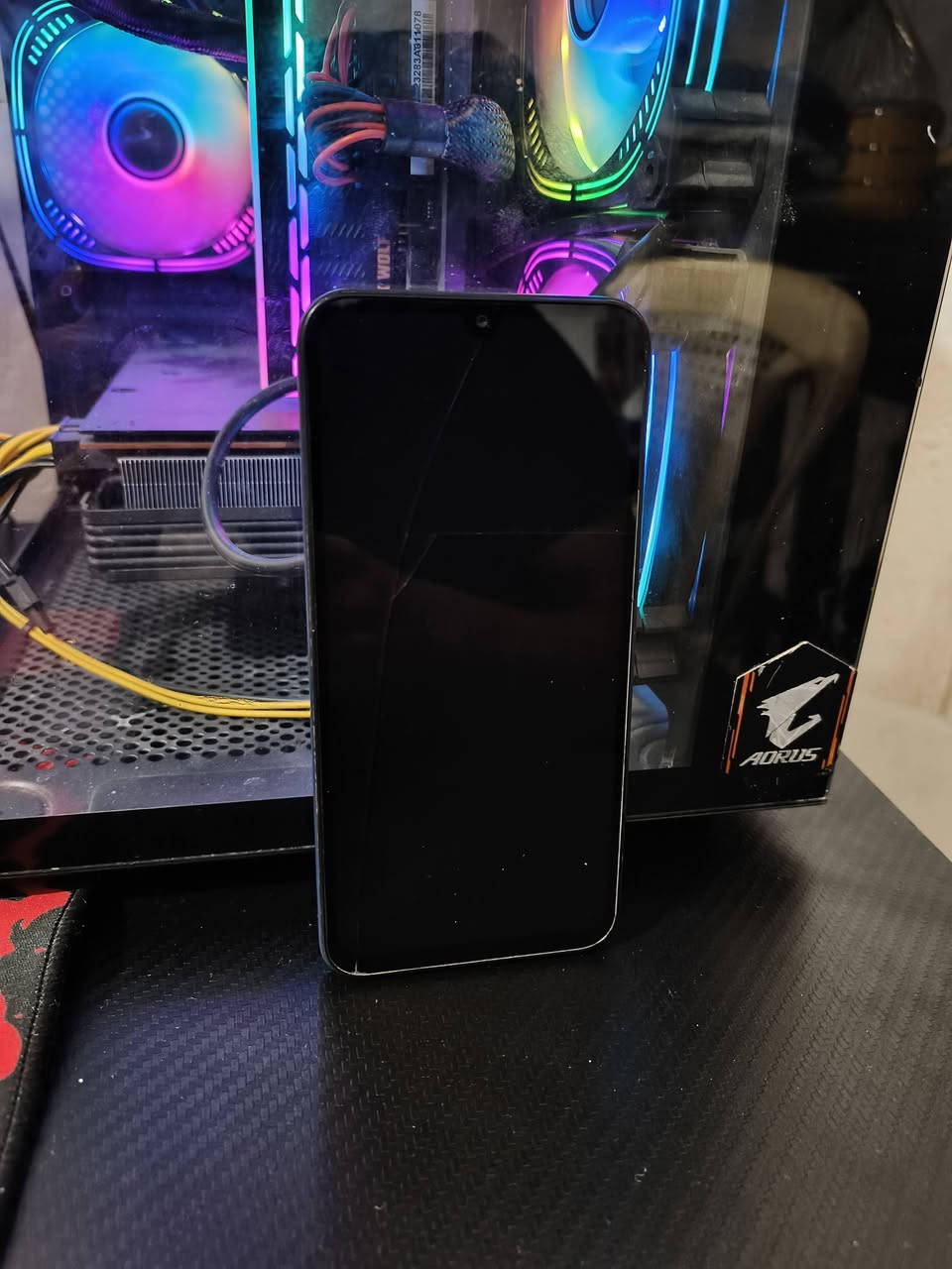 السلام عليكم
Samsung A15 (موديل 2025)

شاشة AMOLED ٩٠ هرتز (فريم)

بطارية 5000 ملي امبير

ذاكرة 256

جهاز جداً نظيف مجرد الفطور البسيطة مثل ما موضح بالصور، شبه خيوط العنكبوت أبداً ممأثرة وجهاز نظام اندرويد 16 أحدث نظام،
السعر 160 وبي مجال بسيط حگ الجية،
مكاني الكاظمية موجود خاص او واتساب. ***********
