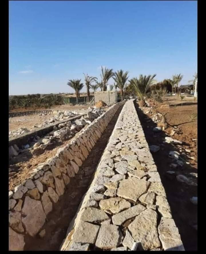 بناء حجر كرسته وعمل بيوت سياج أساس ممرات تتطببك. ***********

