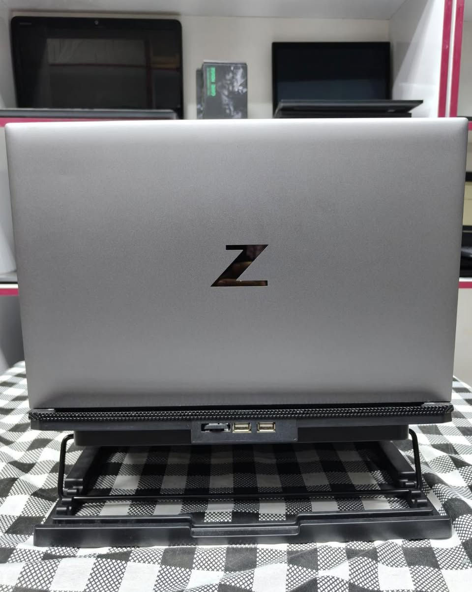 💼🔥 قوة احترافية بحجم أنيق… HP ZBook Firefly G7

إذا تريد جهاز يجمع بين الأداء، الخفة، والشغل الاحترافي — هذا الـZBook خيار قوي للمصممين والمهندسين والطلاب وأصحاب الأعمال.

💻 HP ZBook 15 Firefly G7

⚡ المواصفات:
• Core i7-10810U — 6 Cores / 12 Threads
• RAM 16GB DDR4
• SSD 512GB M.2
• شاشة 15.6” FHD
• NVIDIA Quadro P650 4GB 🔥
• Intel UHD Graphics
• كيبورد عربي + إنكليزي

💪 نقاط القوة:

🎨 Quadro P650 4GB — كرت احترافي مخصص للتصميم والهندسة وبرامج الـCAD والـ3D الخفيف.

🧠 Core i7 + 16GB RAM — أداء ممتاز للبرامج الهندسية، التصميم، البرمجة وتعدد المهام.

🚀 512GB SSD M.2 — إقلاع سريع واستجابة ممتازة للبرامج والملفات.

🖥️ شاشة 15.6” FHD — مساحة عمل مريحة للدراسة والتصميم والعمل.

⌨️ كيبورد عربي + إنكليزي — عملي للاستخدام اليومي والشغل.

🎯 مناسب لـ:
AutoCAD • SolidWorks • Revit • Photoshop • Illustrator • البرمجة • الدراسة • الأعمال المكتبية والتصميم.

💰 السعر: 600,000 دينار فقط

📍 بغداد – الأمين الثانية
📌 شارع سكينة ورقية – قرب المنتزه

📱 للطلب والاستفسار: 
***********
