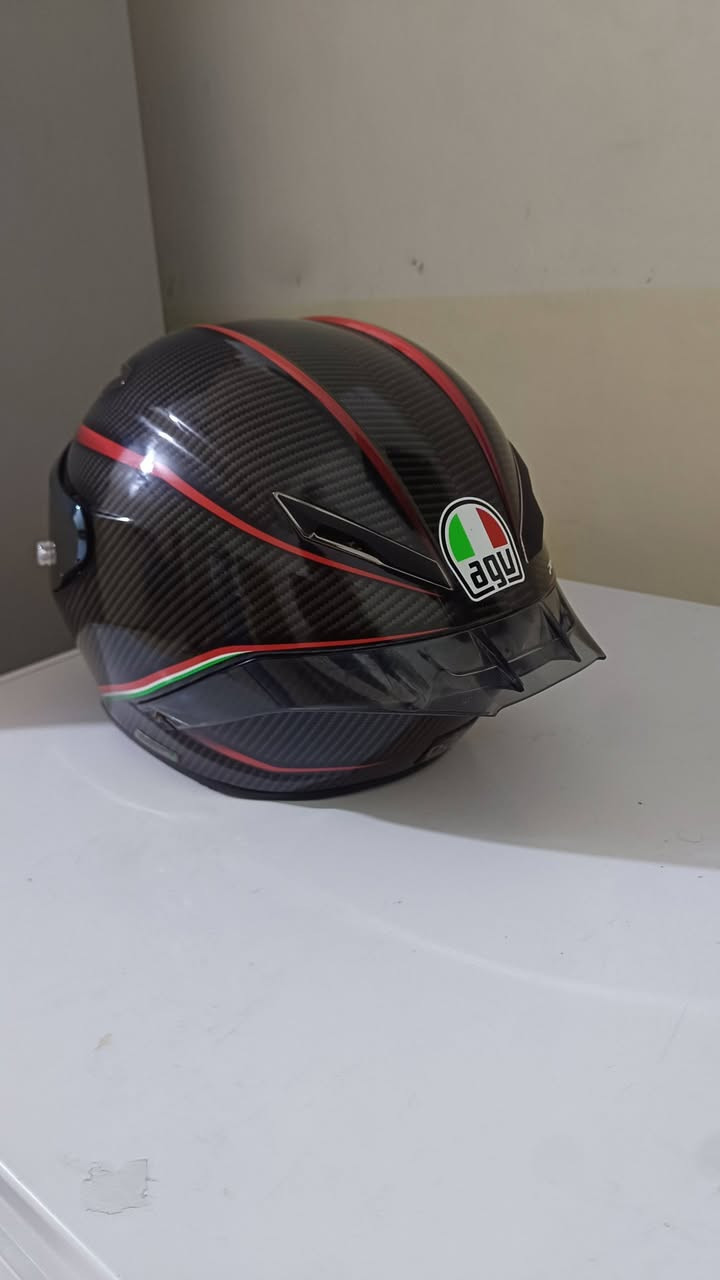 عندي هاي الخوذه كوالتي ماستر كاربون فايبر AGV Pista GP RR Carbon (Master Quality / Replica)
كلش نضيفه شكد تسوه 
***********
