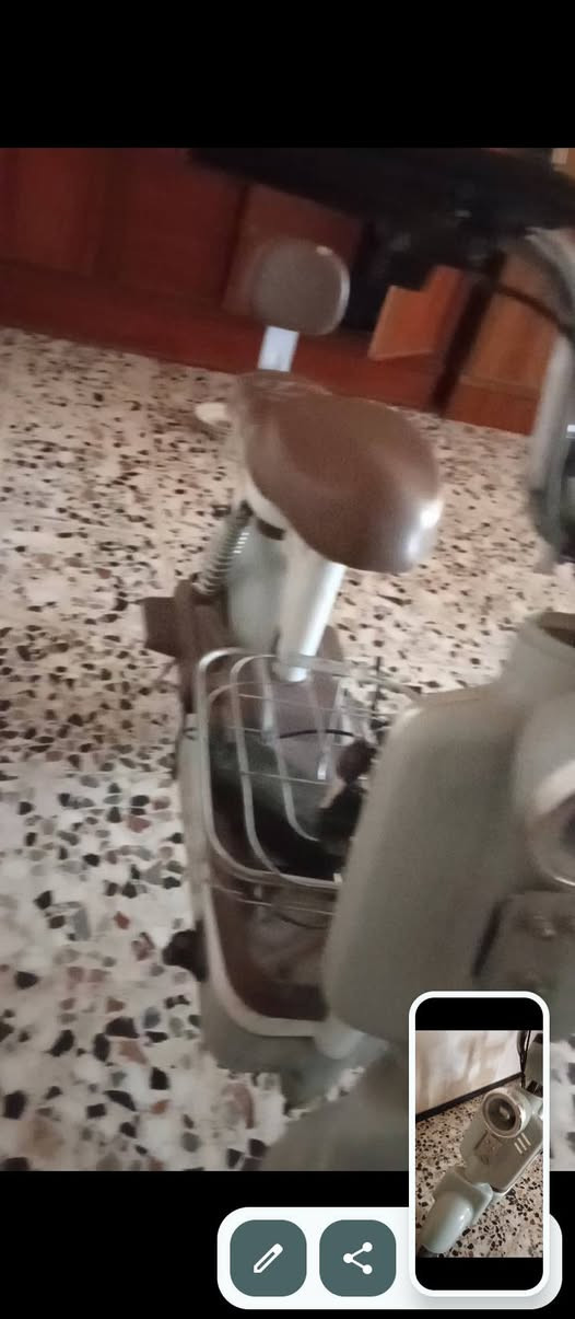 السلام عليكم بايسكل شحن لبيع البيسكل من وكيل عوزها بطاريات البيسكل كلي نضيف مستعجل على بيعتي والله تجي تفحص وتروح السعر 150 قفل المكان النجف كوفه حي ميسان ***********
