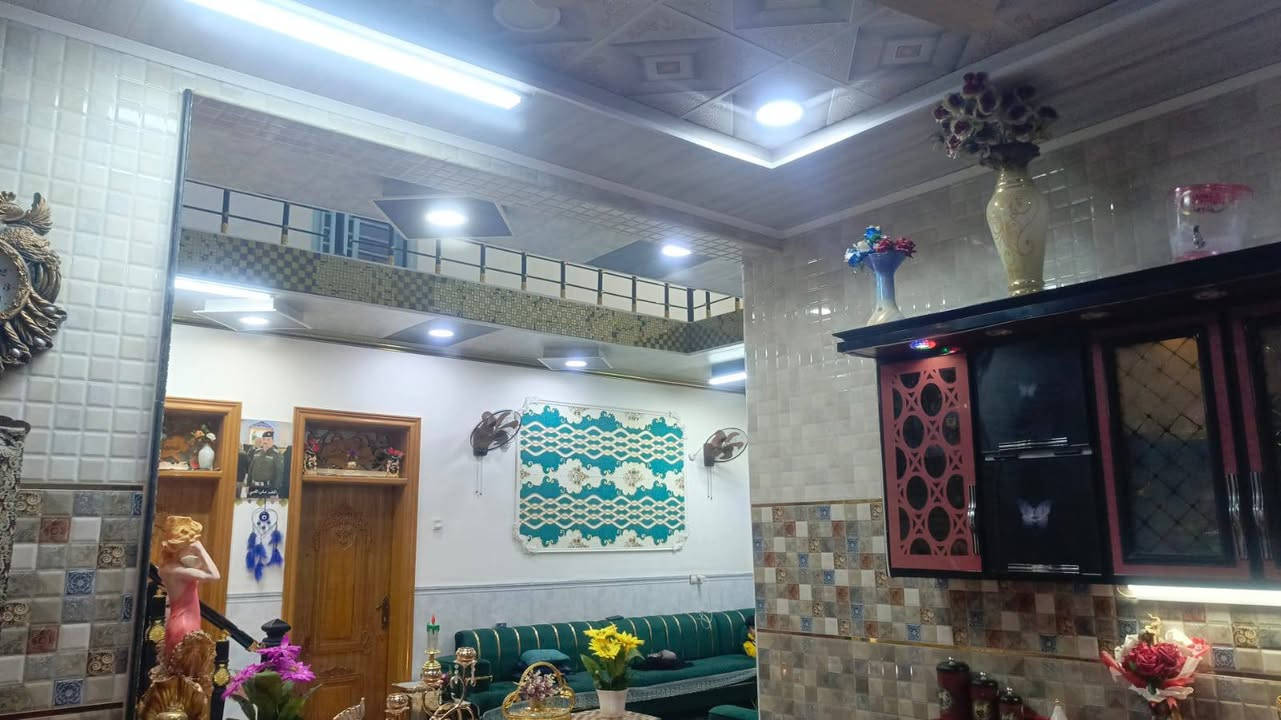 بيت للبيع مساحته 200متر طابقين
العنوان مقابل ملحق قريه الغدير طابو زراعي سند 25قرار محكمه 

للاستفسار الاتصال على الرقم التالي أو مراسله واتساب ***********
