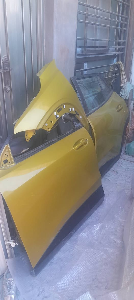 السلام عليكم اخواني الأعزاء عن اذن الأدمن المحترم عندي بوب تراكس موديل ٢٤ كاملات مقفلهات كلش نضيفات جهت سايق معا جوملغ أمام لون اصفر ذهبي عنوان بغداد سعر ليش بسعر وليحتاج شي يتصل وبي خير ويدلل ***********
