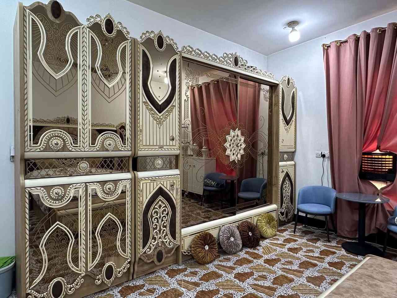 للبيع ١١ قطع غرفه نوم تركي سعر مليون ٣٠٠ وبيه مجال ع خاص
الرمادي حي الضباط
*********** للاستفسار
