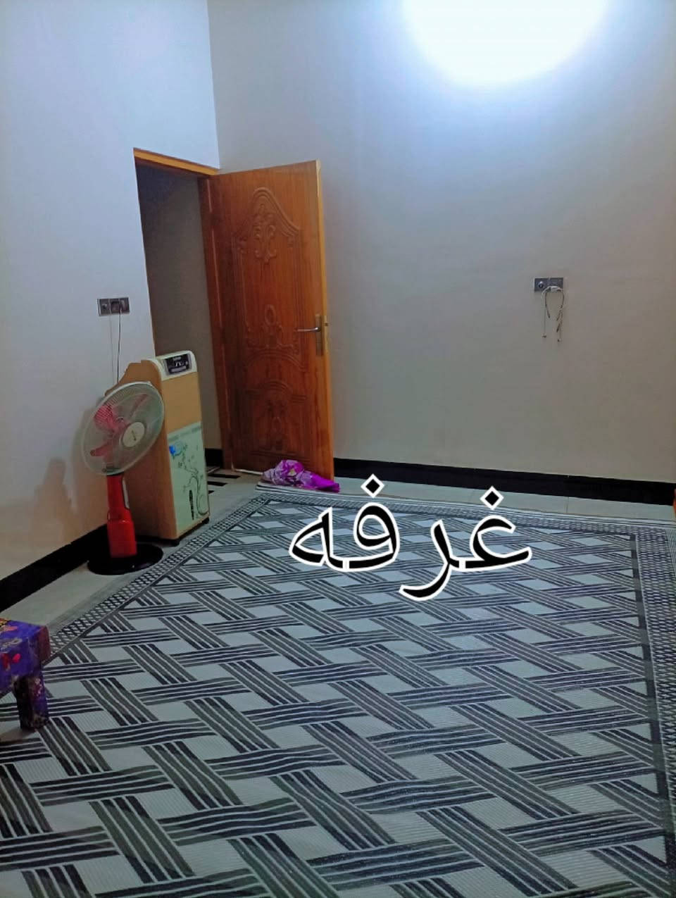 السلام عليكم الدار للبيع بالرضويه الخامسه مساحه البيت 100متر تفاصيل معروضه  بالصور التواصل ع هاذا الرقم ***********

