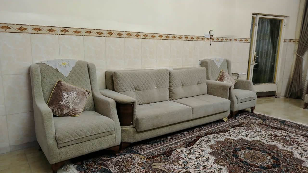 السلام عليكم 

للبيع طقم تخم مرتب ونظيف ✨
🔹 السعر: 500 ألف وقابل للتفاوض البسيط
🔹 عدد المقاعد: 10 مقاعد
🔹 بحالة جيدة ونظيف مثل ما موضح بالصور
🔹 البيع 
📍 المكان: السماوه حي الحسين 

للاستفسار والتواصل عن طريق الرقم

***********
