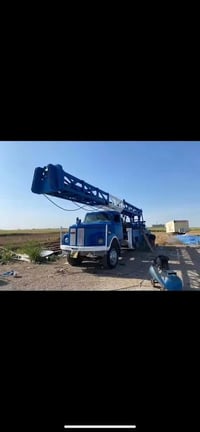 حفارة للبيع حفارة جاهزة عل شغل كيرات جدد محرك أورال روسي شرط لا صرف لا...