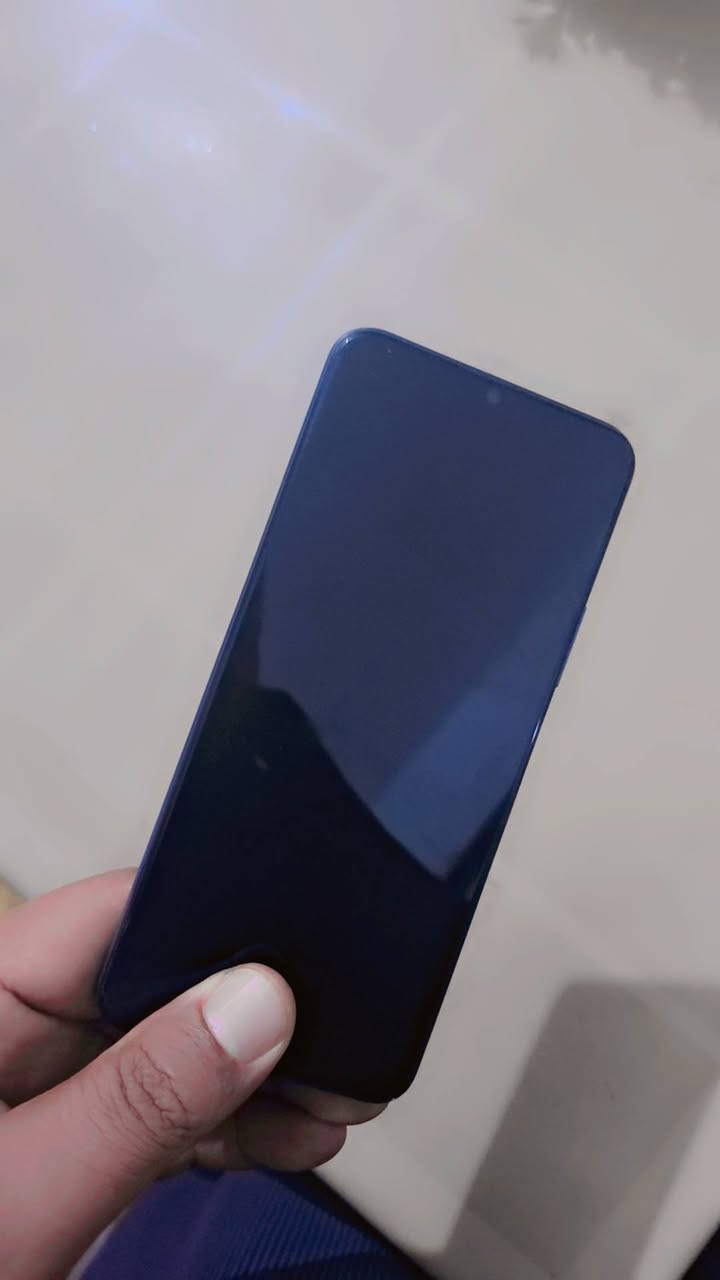 جهاز vivo y51 ذاكرة ١٢٨ والعشوائية ٨ مستخدم سعره ١٥٠ وبيه مجال التواصل على الرقم ***********
