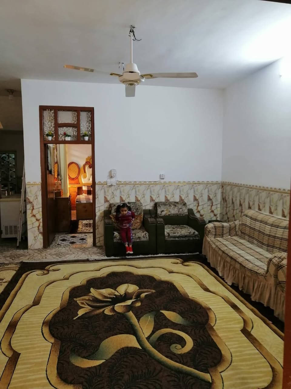 السلام عليكم بيت للبيع طابو صرف
المساحه ١٢٥ الواجهة ٦ وربع والنزال ٢٠
المكان رئاسة العبيدي شارع عشرين  
 قرب أسواق الزيتون
البيت كامل عدا الواجهية
السعر ١٦٠ وبيه مجال للشراي 
للإستفسار  ***********

