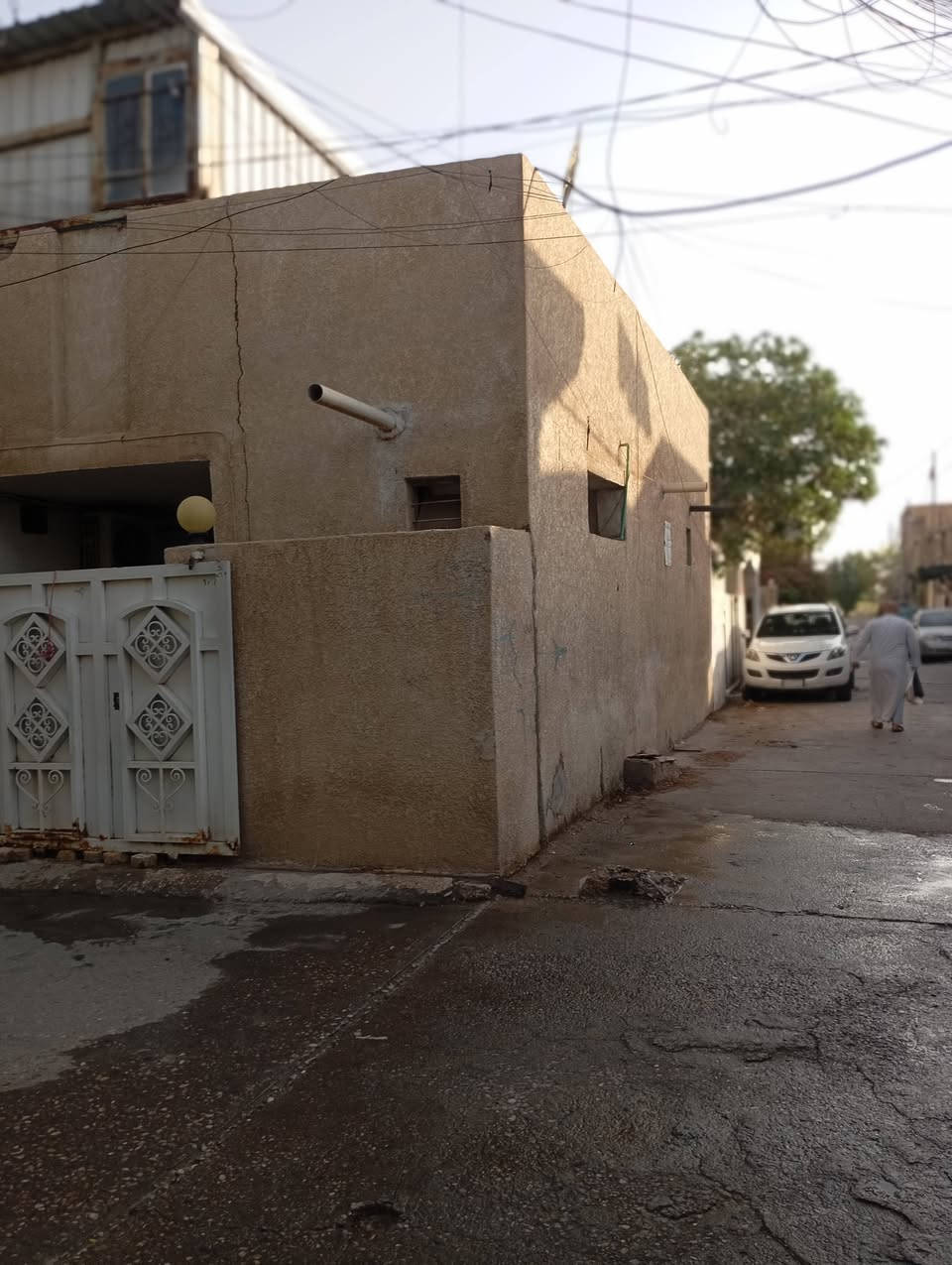 بيت للبيع او مراوس مكانه بالعزة الجديدة اقرة التفاصيل ***********

نص مكتوب في الصور:
- بيت للبيع او مراوس مكانه بالعزة الجديدة يباع نقد ومبادرة اذا عندك كود ركن على حديقة طابقين قرب جسر ابو حدبة والكفيل وشارع الكراج الطابق الاول غرفتين وهول ومطبخ واستقبال وصحيات داخلية وخارجية والطابق الثاني غرفتين ومطبخ وصحيات وسطح مساحة 150 صب بأسمي مامطلوب ولا محجوز ***********