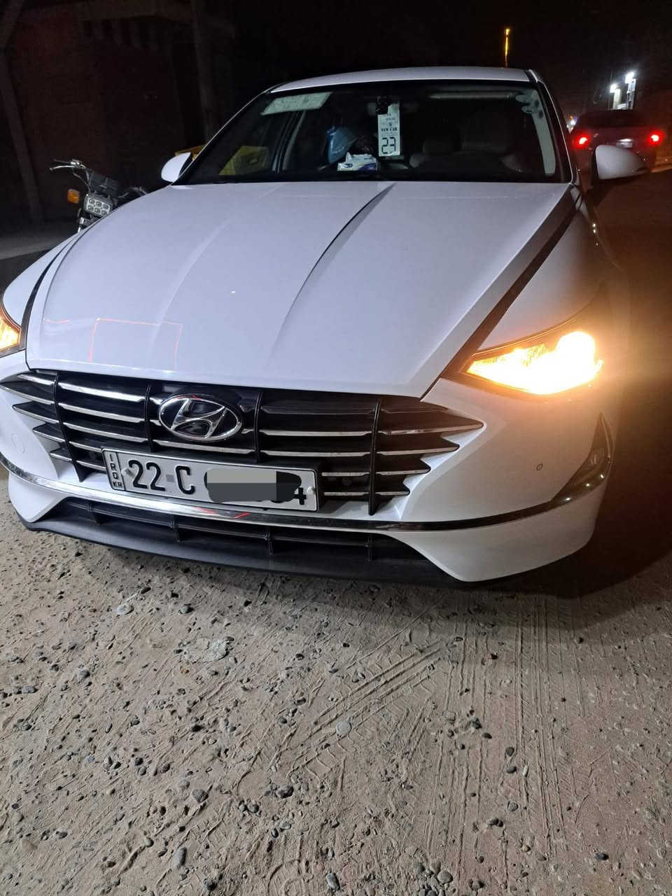 السلام عليكم
سوناتا موديل ٢٠٢٣ خليجي
رقم اربيل 
سعر ١٧٠ $
ماشيه ٦٦ كيلو
مواصفات كامله 
بدون فتحه وبدون بصمه
سياره راقيه من كلشي 
للعلم اللايت بدلته بلايت قوي لون اوف وايت ماعندي صوره اله
شخطته دراجه موضحه بالصوره 
جاملغ الامامي يرجع بارد
وباب الصدر نص ..ماعمرتها لسه
الي يريده يخابرني 
رقمي ***********
مكانه نجف
