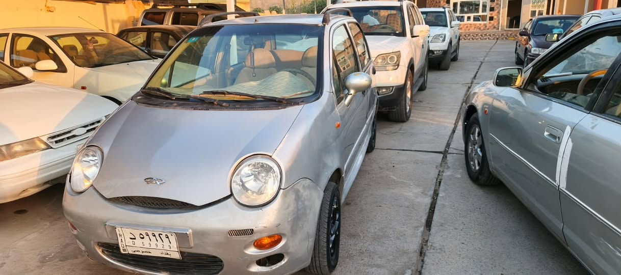 السلام عليكم
كيو كيو 2009

بيها جاملغ امامي صبغ
كير محرك مكفولات 
صدر تبريد مكفولات 
غرفتها جديده 
سياره ما تصرف عليها ربع 
السعر ٣٣ وبيها مجال وترهم مقدمه 
وترهم مراوس حسب القناعه  
مكان الضلوعيه 
***********
