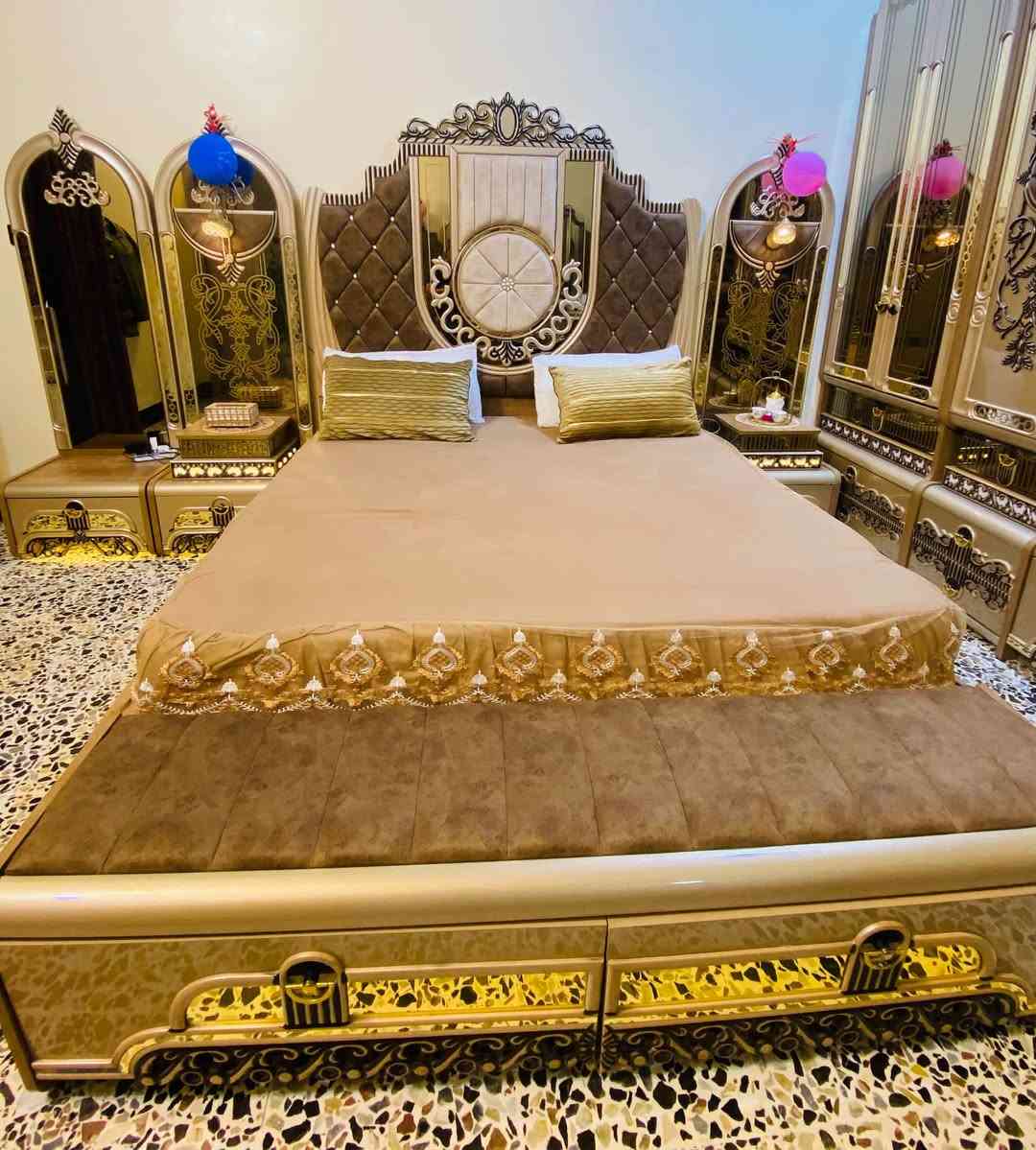غرفه نوم تركي ملكيه ١٢ قطعه مابيها نقص مستعمله نضيفه سعر مليون و ٥٠٠ وبيها مجال حك جيه مكان فلوجه ***********
