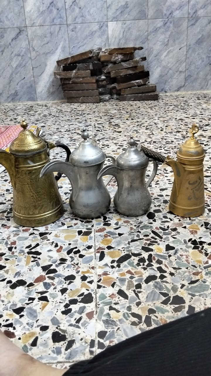السلام عليكم  4 قطع سعر 125 نهايتهن اخوان ماعندي توصيل عنوان بغداد مدينة الصدر داخل ***********
