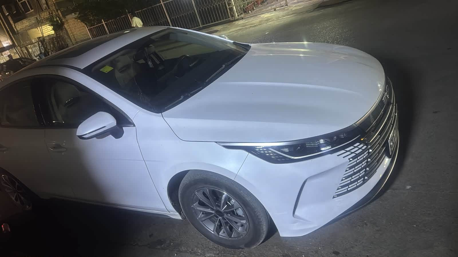 السلام عليكم 
BYD
موديل 2025 ماشيه 24الف 
سياره جديده و مرتبه فول1/1 المكان بغداد الچكوك 
***********
