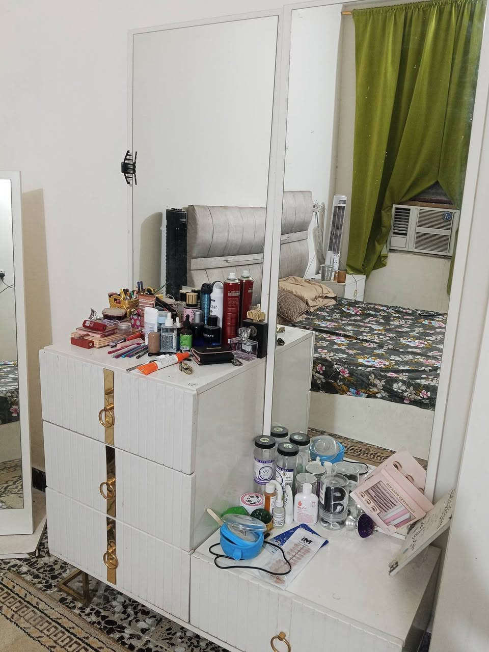 غرفة تركيه للبيع استعمال قليل 11 قطعه نظافه 95%
كنتور 3 قطع 
جرباية + ملحقاتها 2 
مجرات 
ميز + مراية طولانيه 
شازلون 
طبلية 
العنوان بغداد العبيدي 
للاستفسار وباقي التفاصيل التواصل على الرقم ***********
