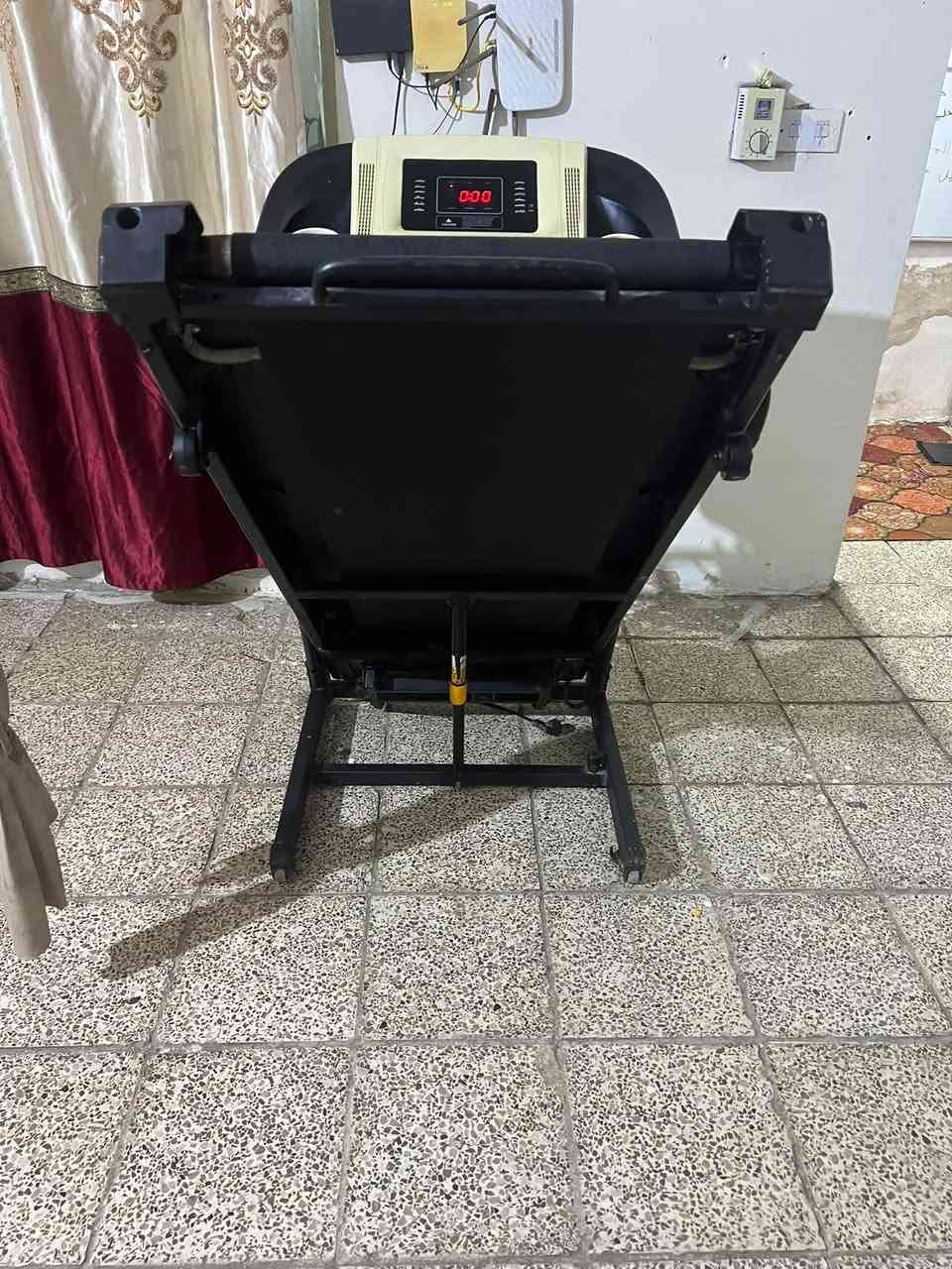 السلام عليكم 🫡 جهاز جري 🏃‍♂️ 
دبل ماطور جبلي فول مواصفات 
حساس نبضات القلب و مفتاح 🔐 امان 
العنوان بغداد حي لأمانة 
يوجد توصيل 🚚 
السعر 225
***********
