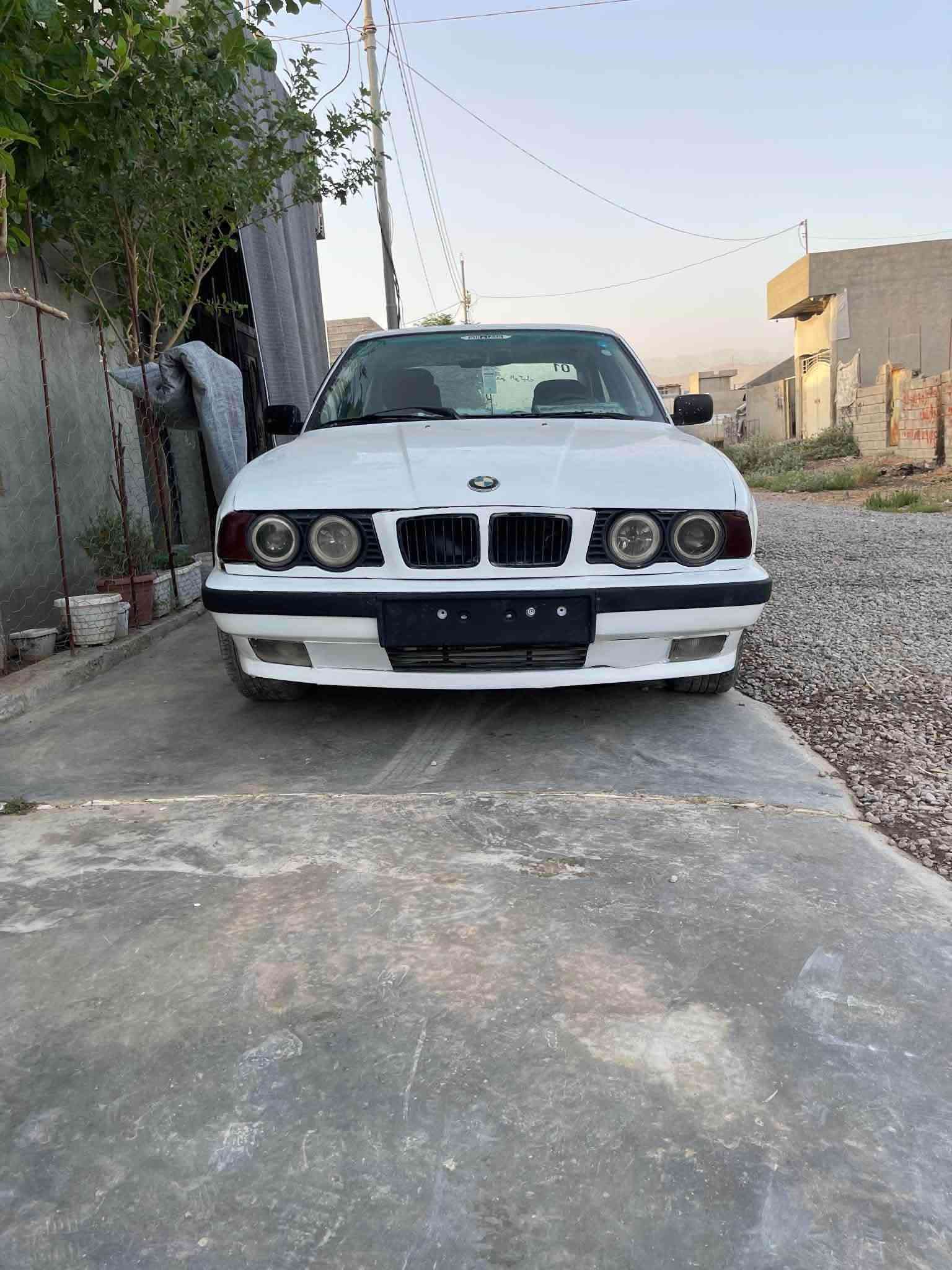 بۆ فرۆشتن bmw 
مۆدێل ١٩٩٢ رەقەم هەولێر 
دوو جام کارەبا گێر حادی مەکینە ٥٢٠ کەپس 
کامل بۆ یاخە 
بەشەرتی موس و براوە  بەس جەمەلەخی دواوەی لای سەیاق براوەتەوە لەحیم کراوەتەوە کراوە بە پنتە 
بە شتی تەعویل و خرامە و دارو بەرد سەنەوی بەسەر چووە مانگێکە 
جەنیشی خرامە تیاب و دوای مەعامەلە بەدەس وەری دەگریەوە .....!
شوێن : ڕانیە 
*********** ڤایبەر و وەتسئەپی لەسەرە رانية, السليمانية
