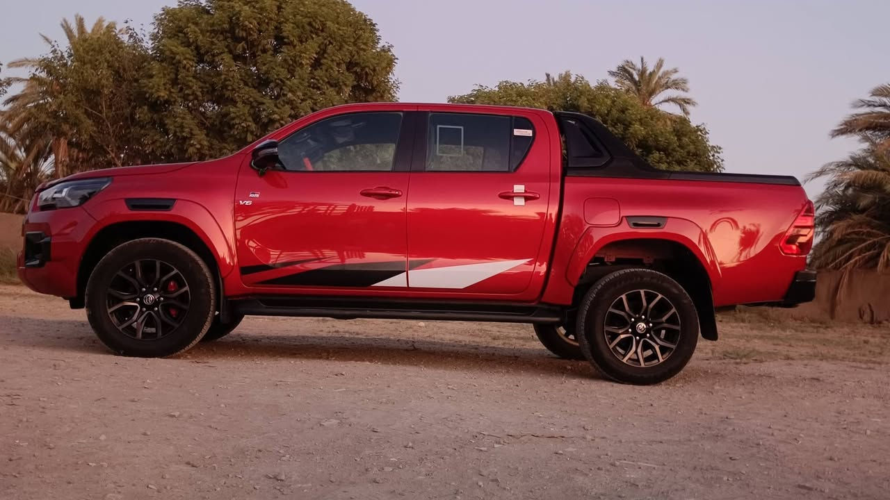 🔥 تويوتا هايلوكس  🔥)دم الغزال
GR
🇰🇼 وارد كويتي |  | فول مواصفات

🚘 موديل 2022
⚙️ محرك 4.0 لتر V6 – 6 سلندر
💪 أداء GR الرياضي
🔄 جير أوتوماتيك 6 سرعات
🛞 دفع رباعي 4×4
📍 رقم بغداد
📊 ماشية 100 كم
✨ استخدام شخصي جداً
💎 بحالة الوكالة – جديدة جداً
🛡️ كفالة عامة من الزلغ ولحد كلشي بالسيارة

⭐ أبرز المواصفات:
• GR 
• جنوط GR رياضية
• داخلية فخمة ورياضية
• مقاعد جلد
• شاشة وسطية
• كاميرا وحساسات
• تشغيل بصمة 
• دخول ذكي
• مثبت سرعة
• تحكم بالمقود
• مكيف أوتوماتيك
• إضاءة LED
• أنظمة أمان متكاملة
• دبل 4×4
• مواصفات GR الخارجية المميزة

💯 السيارة نظيفة جداً جداً، استخدام شخصي، ماشية  100  فقط، وحالتها تقارب الوكالة.

📞 للاستفسار يرجى الاتصال***********

📍 رقم بغداد | جاهزة للتسليم 
مكان السيارة :  الدوانيه

