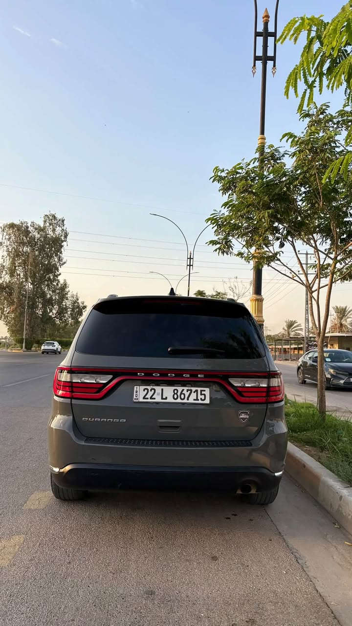 السلام عليكم
دوج دورنكو 2023  رقم اربيل بأسمي 
فئة السيارة SXT ✅

حجم المحرك  V6(3.6L)
اللون أسمنتي

حادث السياره مبين بلصور ضرر خفيف جدا بدون دواخل

گير طيارة 8 سرعات

كشن احمر بلادي
تشغيل عن بعد 
مثبت سرعة
رادار امامي وخلفي
نقطة عمياء

كشنات تدفئة
سترين تدفئة

مواصفات خير من الله
السياره كامله من كلشي

مكان السارة كربلاء
***********
***********
