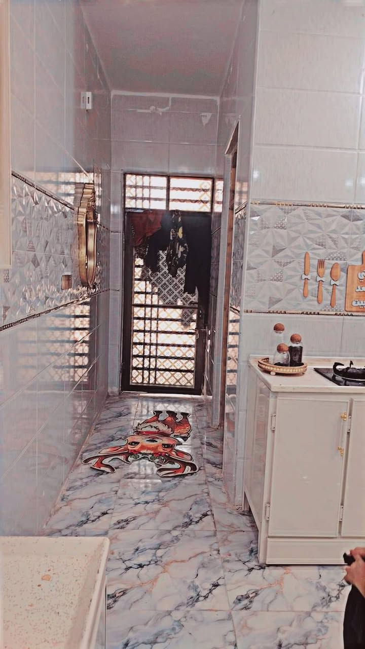 دار للبيع حي النداء 100متر طابق ونصف درجة اولى يحتوي على غرفتين نوم+صالتين +استقبال+مطبخ +صحيات عدد 3مطلوب للمصرف العقاري 100مليون قسط شهري 440 سعر التطلوعة 40 مليون للتواصل خاص او على الرقم التالي ***********
