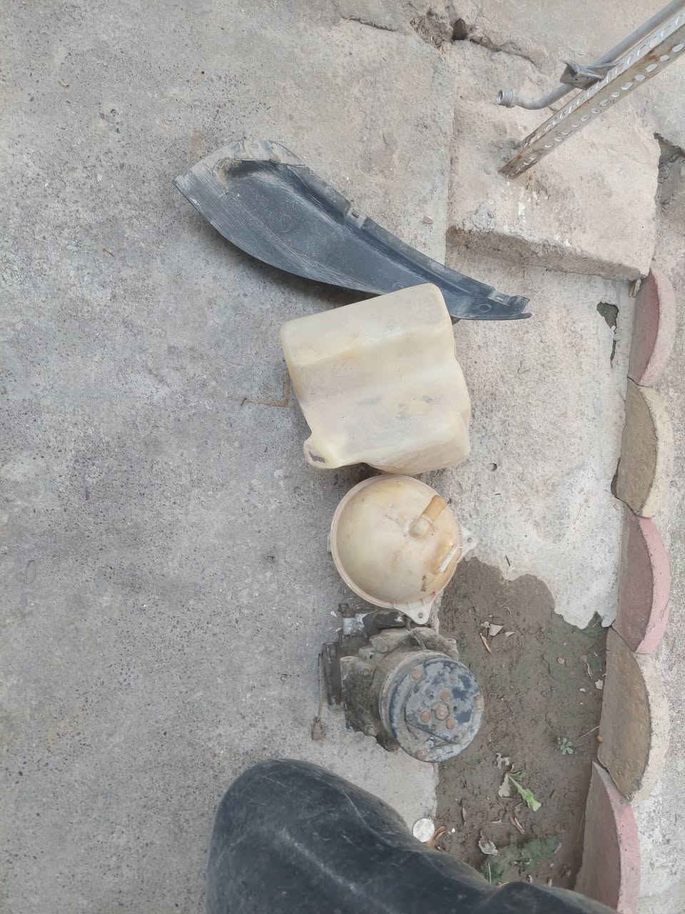 غراض شيري كوين للبيع للبيع شلع اب ١٠٠ الف قفل
***********
