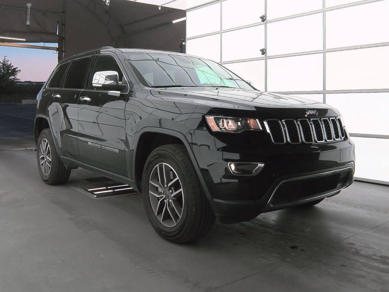 2022 JEEP GRAND CHEROKEE LIMETED
جيب كراند شيروكي لمتد 2022 

سعة المحرك:- 3.6L
اللون :- اسود
الموديل:- 2022

الاضافات
شاشه كبيره
فتحة سقف
فرش جلد اسود
خزن ميموري
جنطه كهرباء 
كاميرا
بصمه
 كرسي كهرباء
تدفئة الكراسي الأمامية
حساسات خلفيه
تحكم سرعة
تحكم مسجل في الطاره

 السياره بدون حادث كلين

* السياره مرقم بغداد 
       
رقم الهاتف ***********
