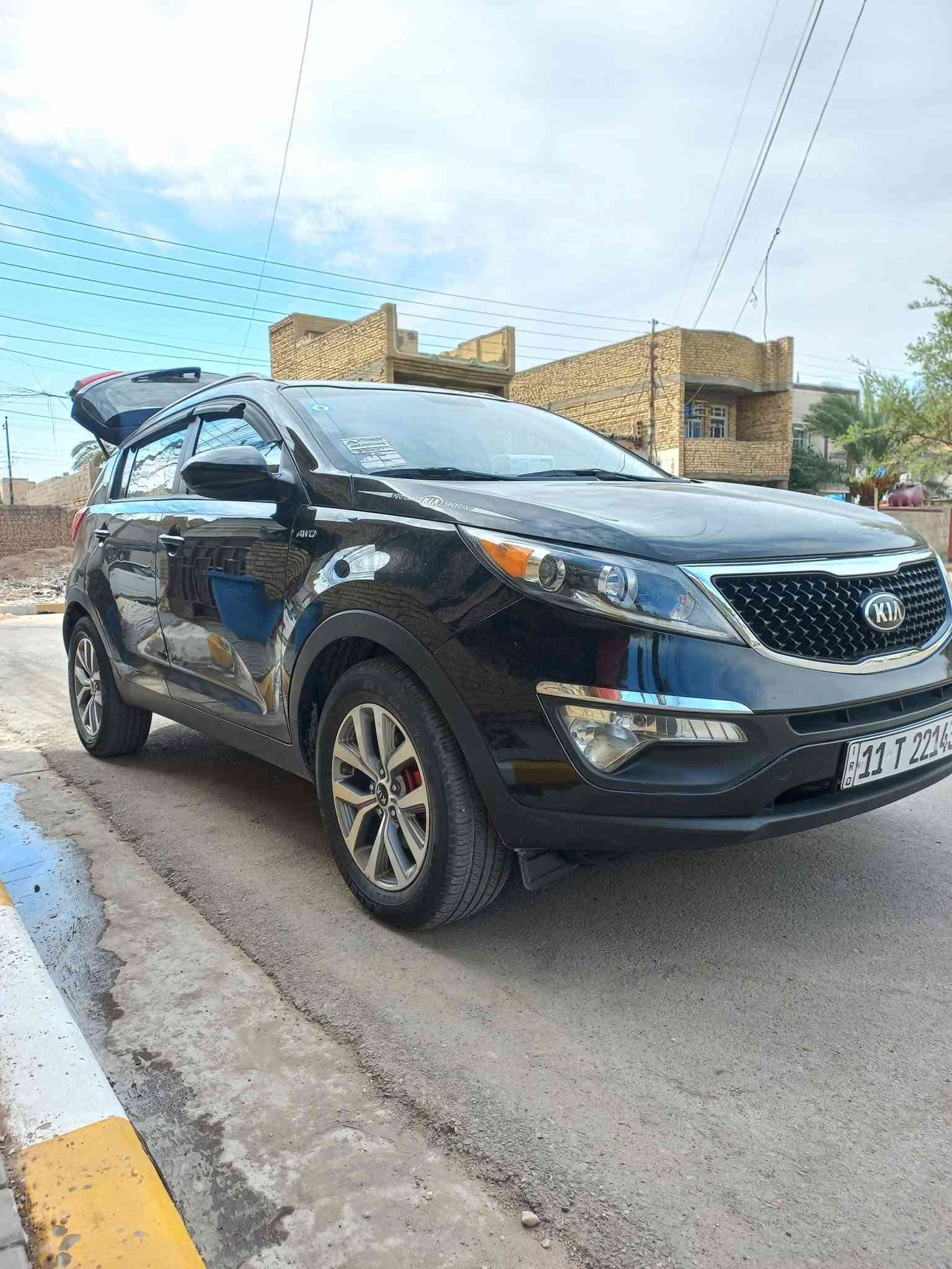 السلام عليكم سبورتج موديل ١٦ بسمي سياره جديده بمعنى الكلمه تراي اذا مو زيرو تعاتبني الف دينار متصرف عليهه مكاني بغداد حسينيه *********** السعر ١٢٠ وبيهه مجال قليل
