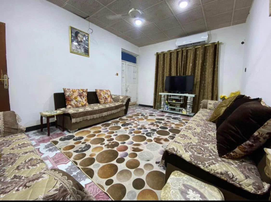 بيت طابقين ركن طابو زراعي عراقي سند23 مساحه128 صالحيه شارع سيد مجتبى قريب على جسر الايطالي من بعد شارع لواء قريب على شارع عام الرئيسي متوفر كل خدمات 4غرف صالات2 ستقبال صحيات 2  مطبخ طارمه حمام خارجي  سطح ثنين طابق اول وسطح طابق ثاني سعر90 الاتصال
*********** البصرة, العراق
