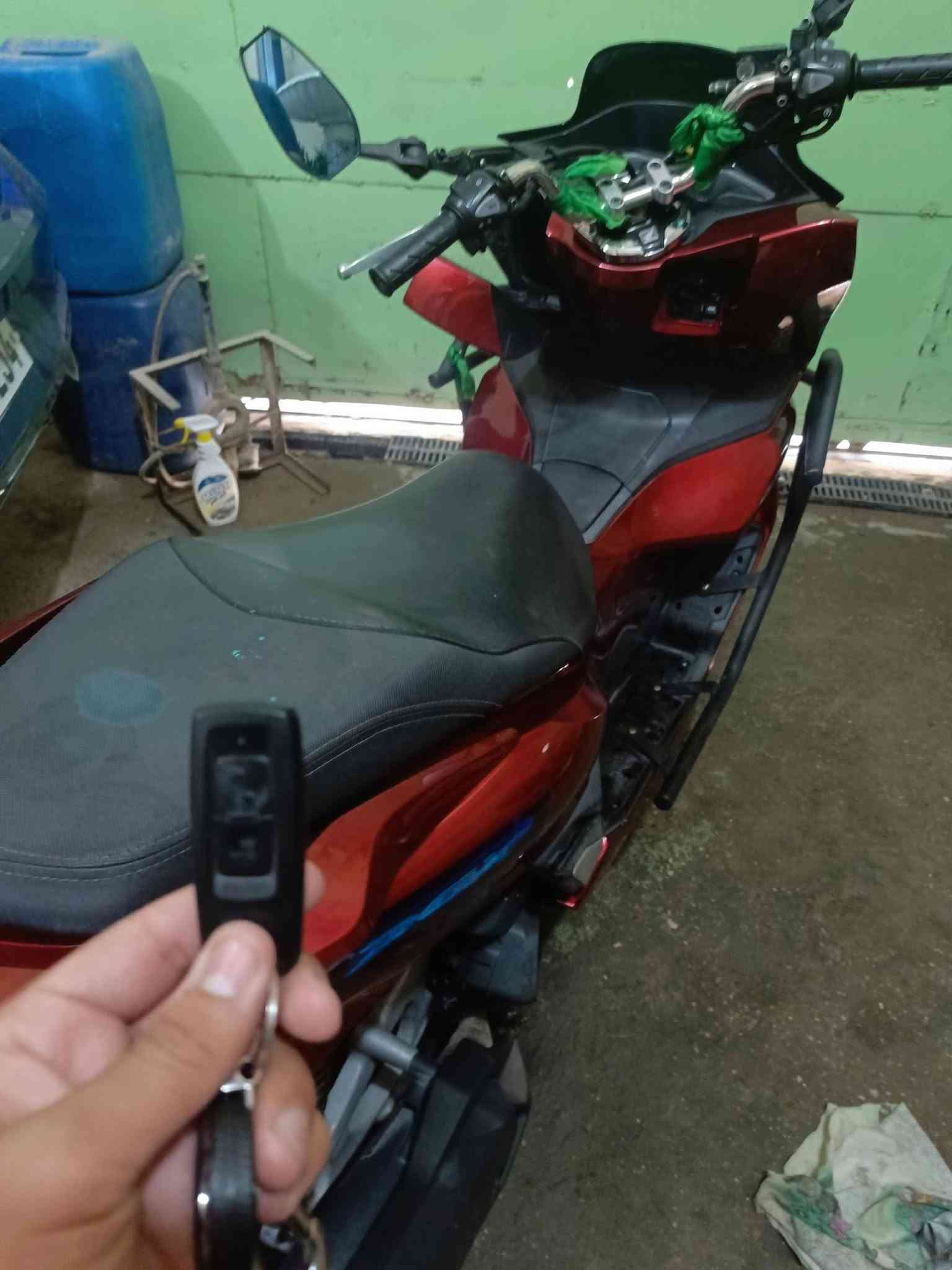 سلام عليكم اخون pcx جيل رابع ماروني فيتنامي ماشية ٣٦ الف الدراجة بيهة ملاحظات الدراجة عليهة امرايات ودراع اصلي والدراجة عقل جديد فيت بم جديد نوزل جديد فلتر شوته رياضي جديد كويل نار جديد تاير امامي جديد والخلفي نضيف وسويتلهة ادامة كلجات خرز وقايش وفايبرات وودهن ليكي مولي امانة الله جايبه ب٢٠ من الوكالة وبانزين عادي ومرات محسن للامانة والدراجة بيهة ملاحظة  وهواي تفاصيل ناسيهن الدراجة تجي وتفحصهة وتقتع بيهة وما ارضهة تاخذهة اله تقتنع بيهة  واني بخدمت الشراي مكاني بغداد مدينة الصدر  للستفسار رقمي واتساب ورصيد ***********
