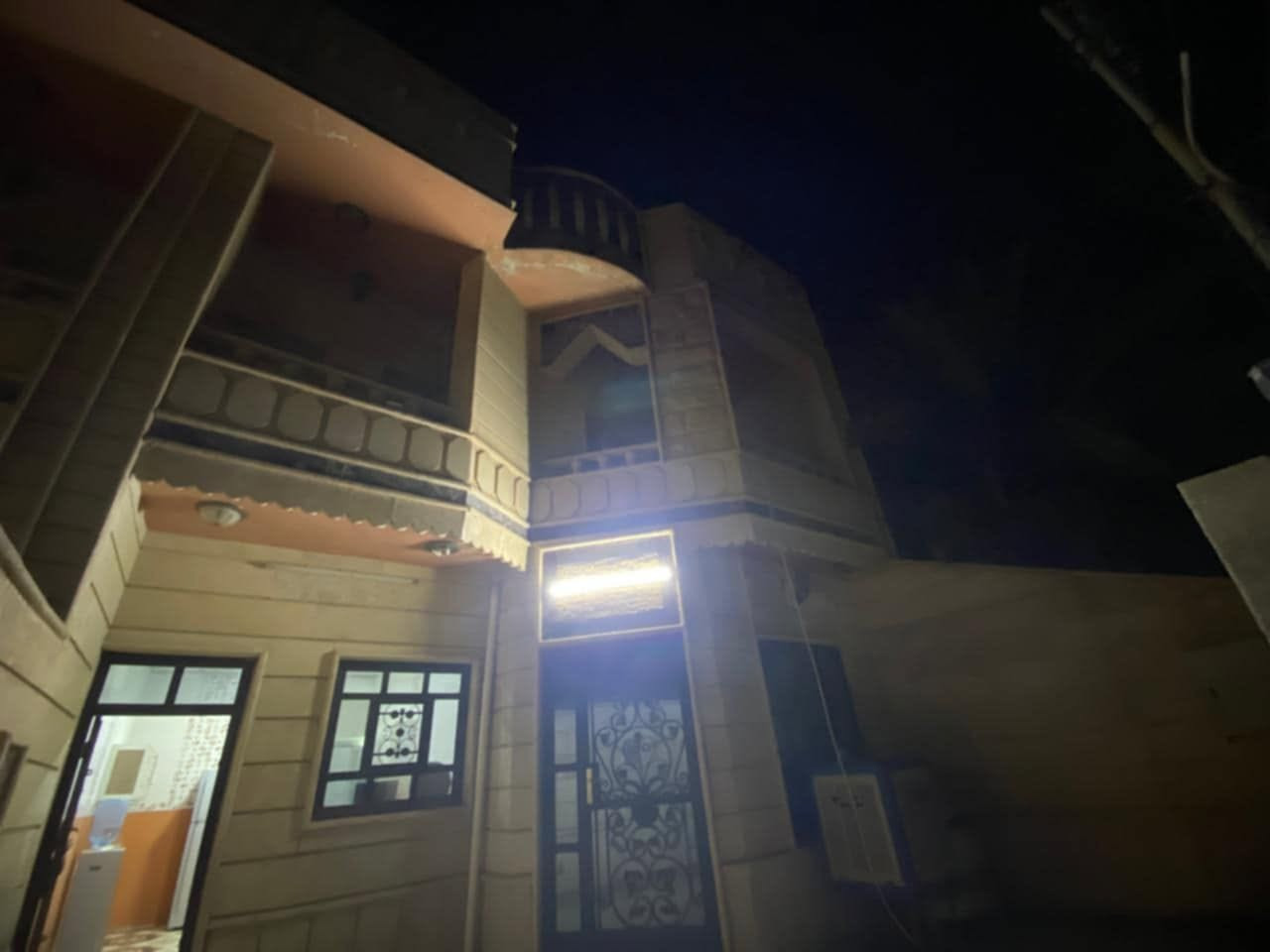 🏡 دار للبيع | تكريت – حي شيشين
📍 قرب دائرة التقاعد | موقع مميز جداً

📐 المساحة: 150 م²
📏 الواجهة: 7.5 م
📏 النزال: 20 م
🛣️ شارع الدار: 15 م

✨ تفاصيل الدار:
• 4 غرف نوم
• صالة
• استقبال
• مطبخ
• 3 مجموعات صحيات
• واجهة حجر
• شغل درجة أولى – مال جناي
• موقع مميز جداً

💰 السعر مناسب جداً

📞 للاستفسار والتفاصيل:
*********** ☎️
🏡 مكتب الامين للعقار على شارع 60 🏡

