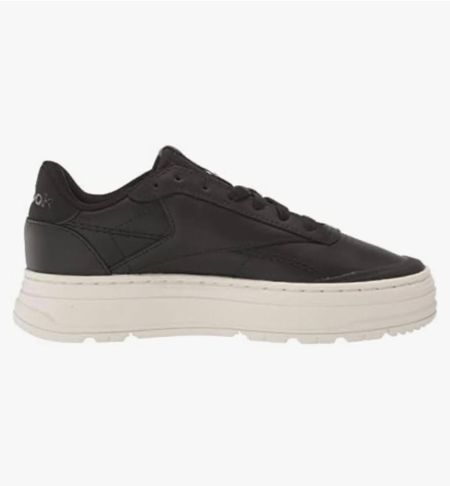 حذاء Reebok
مستخدم قليل 
السعر 60 الف 
نسائي رجالي ضمان لمدة 3 اشهر استرجاع
( الضمان خلال 3 اشهر اذا خلع او تلف يحق لك ترجعه )
القياس الأمريكي (USA): 8.5 للنساء (أو 6.5 للرجال)
القياس البريطاني (UK): 6
القياس الأوروبي (EUR): 39
طول القدم بالسنتيمتر (CM): 25.5
طول القدم بالمليمتر (mm): 255
توصيل داخل خانقين فقط ( مجاناً )
***********

