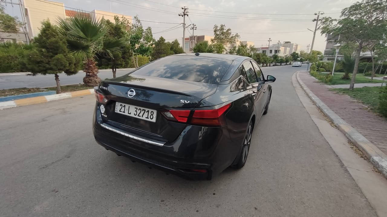 🚗 للبيع نيسان ألتيما🚗. مواصفات SV
وارد أمريكي رقم سليمانية  بأسمي شرط التحويل رقم الدولي
السعر  135
***********
 الجديد هزه وفحص  كله جديد سنويه 
محرك مكفول  / كير مكفول
تخم تايرات جديد مبدل
باتري جديد
صدر ع الوكاله كامل 
السياره حادثه بونيد فقط جمالغ خلفي كلير
نص صندوق كلير امريكا بدون دواخل 
وموضح بل سونار وباقي كفاله دواخل كله شرط 
 كفاله عامه ماشيه   49ميل 
باقي السيارة وكالة
مواصفات السيارة SV 
بصمه بصمه ابواب 
تشغيل عن بعد 
كشن  كهرباء 
رادارت360 اماميه وخلفيه وجانبيه  
محرك 2.5 لتر / 4 سلندر اقتصادي وقوي تنفس طبيعي 
شاشة لمس وسطية 8 إنج مع بلوتوث و USB وكار بلي 
كاميرا رجوع خلفية 
لايت زنون +لد نهاري   
مثبت سرعه   
توقف ذاتي وخروج ع المسار 
نظام أمان حديث (ABS / Airbags)
سيارة كاملة مكملة تجي تفحص وتشوف بعينك كعدتها حلوه وسيارة ما تصرف عليها كلشي سعر135     
مكان السياره 
ديالى خانقين 
*********** واتساب
