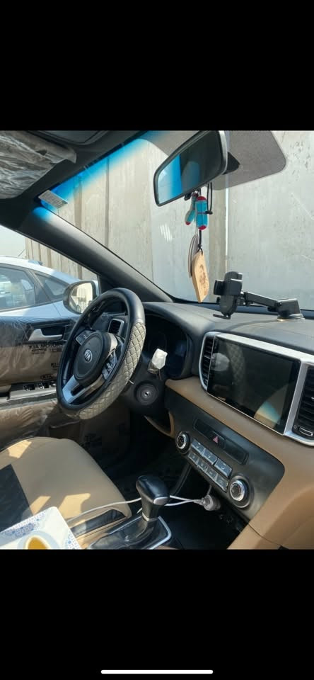 سبورتج خليجي 19 شكل 20 ماشية 121 كم  بيها جاملغ ايسر صبغ وبارد بالباب الخلفي 
ب 175 
للاستفسار ***********

