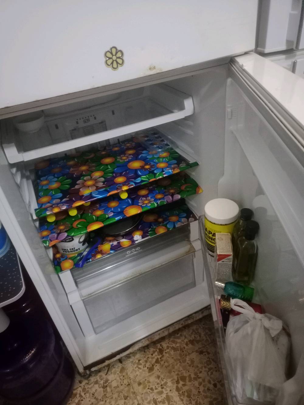 ثلاجه ايلجي كلشي مابيها 
بس غاز ما بيها رايده٣٠٠الف