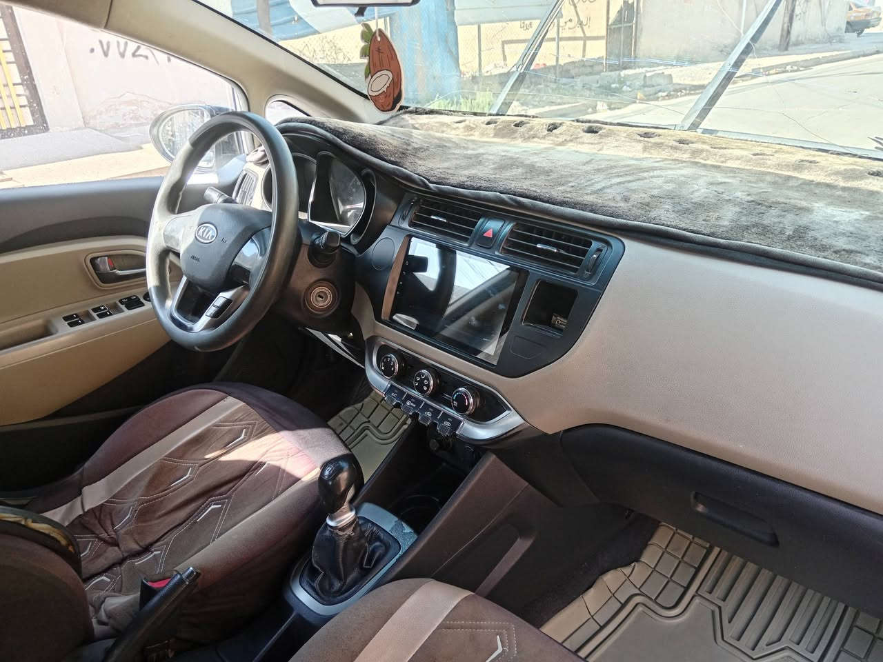 السلام عليكم
كيا ريو للبيع موديل 12
كير عادي
 رقم نينوى انكليزي
ضررها قطعتين صبغ وتقليم بالجاملغ الامامي
 بدون دواخل شرط
السعر 73 وبيها مجال
مكاني الأيمن حي المأمون 
***********

