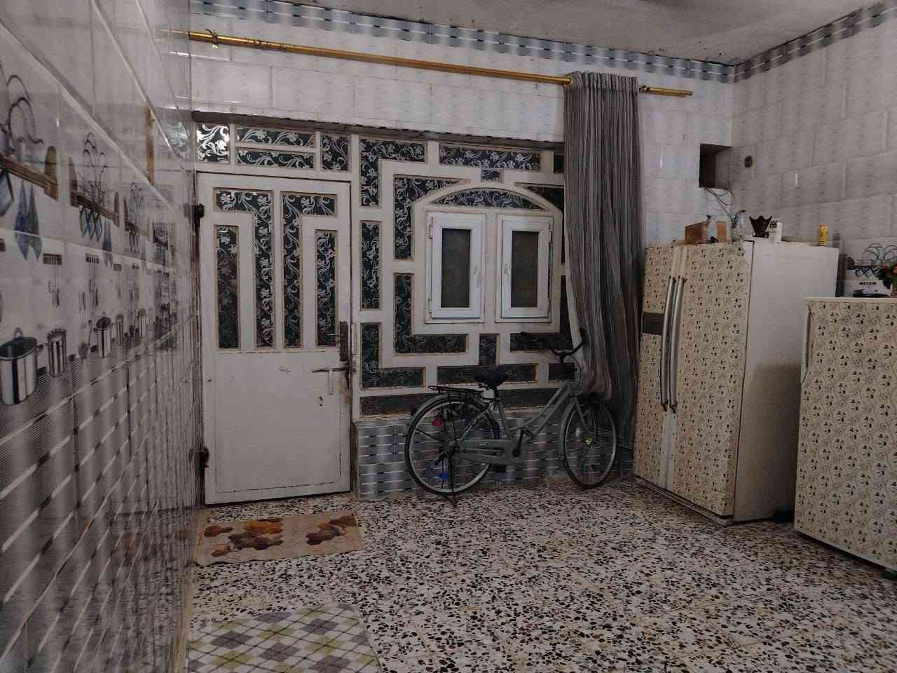 بيت في المناذرة قرب محطة اللهيبي و قريب على مجمع السلام البيت عقد زراعي  البيت مرقم في البلدية الي يريد الرقم خلي يراسلني خاص انطي الرقم يروح يتأكد منه بالبلدية
بيت في المناذرة قرب محطة اللهيبي و قريب على مجمع السلام البيت عقد زراعي  البيت مرقم في البلدية الي يريد الرقم خلي يراسلني خاص انطي الرقم يروح يتأكد منه بالبلدية 
تفاصيل البيت 
مساحة البيت 250 مساحة البناء تقريبا 190
2 غرف نوم و صالة و استقبال مطبخ حار و بارد و حمامات ثنين و صحيات ثنين 
البيت كلة كاشي و المطبخ سيراميك و الحمامات هم سيراميك 
واصلته كافة الخدمات كهرباء وطني و مولدة و ماي و انترنت و مدارس 
سعر البيت 25 و بي مجال قليل جدا
للاستفسار اكثر اتصل على الارقام واتساب او اتصال 
***********
***********
