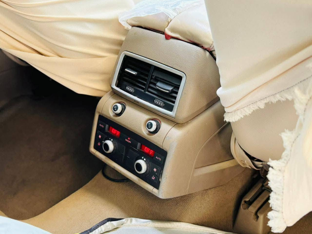 اودي Q7 S-Line فول
مكلف بالنشر
اوودي Q7 S-line Quattro 2012 فول مواصفات 1/1
مواصفات خليجي وكالة شركة سردار ضمان دولي
لون اسود
------------------------------------------
مكان: ديالى بعقوبة         سعر : 150

هاتف: *********** 
------------------------------------------
محرك ستة سلندر V6 3.0L سوبر چارچ محرك بنزين
گير و محرك بشرط خلل مابي
ماشية 100 ميل حقيقي
------------------------------------------
سيارة حيل حلوة جديدة ماشاءالله 
(( بيها نص بنيد مصبوغ )) بدون دواخل و بدون أيرباگ
سيارة كل على وضع بلادي
-----------------------------------------
مواصفات
{ بصمة - پانوراما - داخل اصفر - صندوق شفت - 3 پردة - ماوس - 7 راكب - كشنات جلد - كشنات كهربائية - سيدي بوكس - تبريد مركزي - كاميرا - حساس خلفي و امامي - لايت ليد - ڤوليوم - تحديد سرعة - وبعد )
-------------------------------------------
اربع تايرات و ويل بلادي جديد
سنوي و رقم و هزة كل جديد
تحويل غرامة بشرط سنوي بأسمي
سيارة شرط بدون اي نواقص گير و محريك و حدادي و كهربائيات كلها بشرط
--------------------------------------------
------------------------------------------
الرقم ***********
الموقع ديالى بعقوبة
