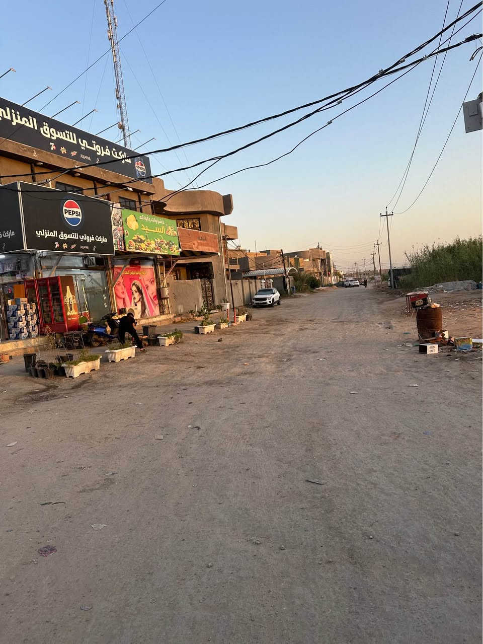 عرصه طابو زراعي سند ٢٥ 
المساحه : ٢٠٠ م  — الواجهه ٩ ونص — النزال ٢١ م 
العنوان : حي الجامعه — شارع الحولي — مقابل اسواق اليمامه خلف اسواق فروتي قريبه للشارع العام 
السعر 58 مع المجال تبعد عن الشارع العام 50 متر 
***********
*********** ديوانية, القادسية
