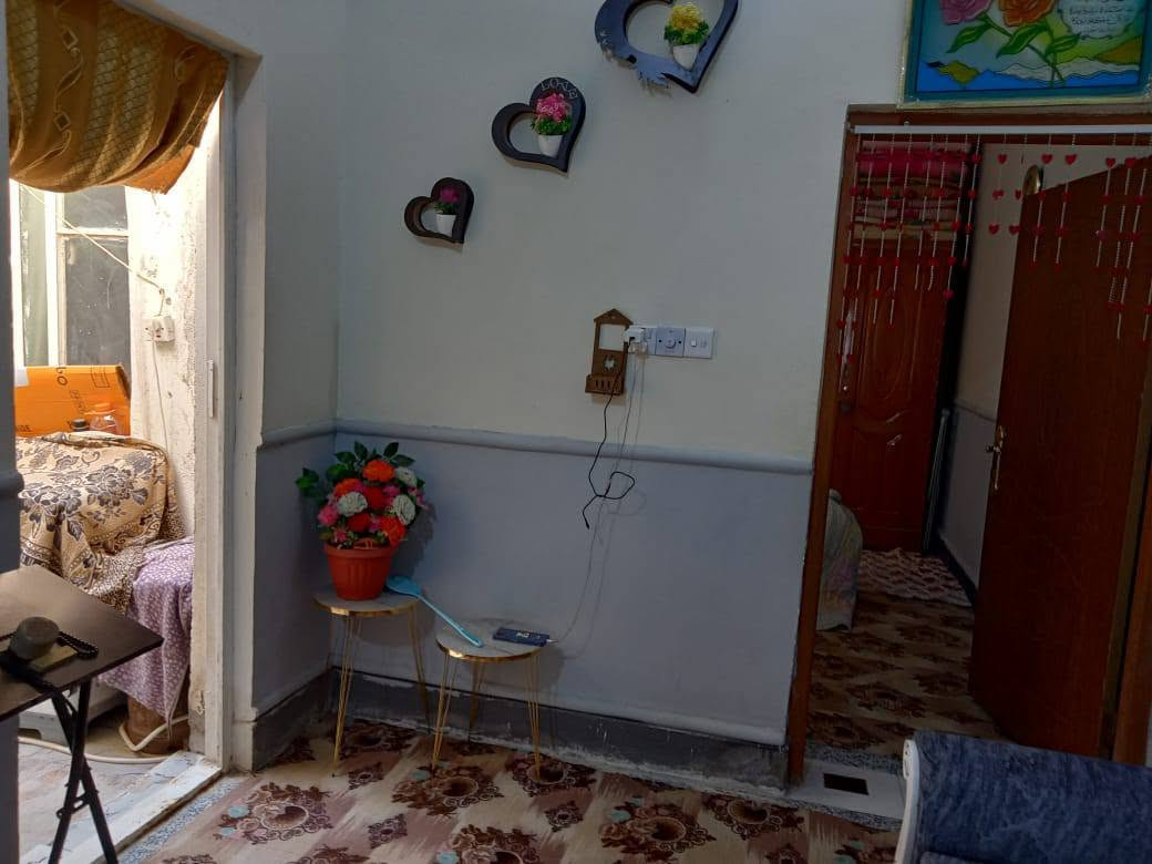 🏠 بيت للبيع – فرصة مناسبة للسكن 
📍 الموقع: حي الجوادين – شارع الإمام الصادق

📐 المساحة: 100 م²

يتكون البيت من:

• غرفة

• صالة

• مطبخ

• ديوانية

• صحيات

💧⚡🚰 جميع الخدمات متوفرة: ماء، كهرباء، مجاري.تبليط 

📌 البيت مناسب للسكن، وموقعه جيد وقريب من الخدمات.

📞 الإتصال فقت الشراي(  ***********)
