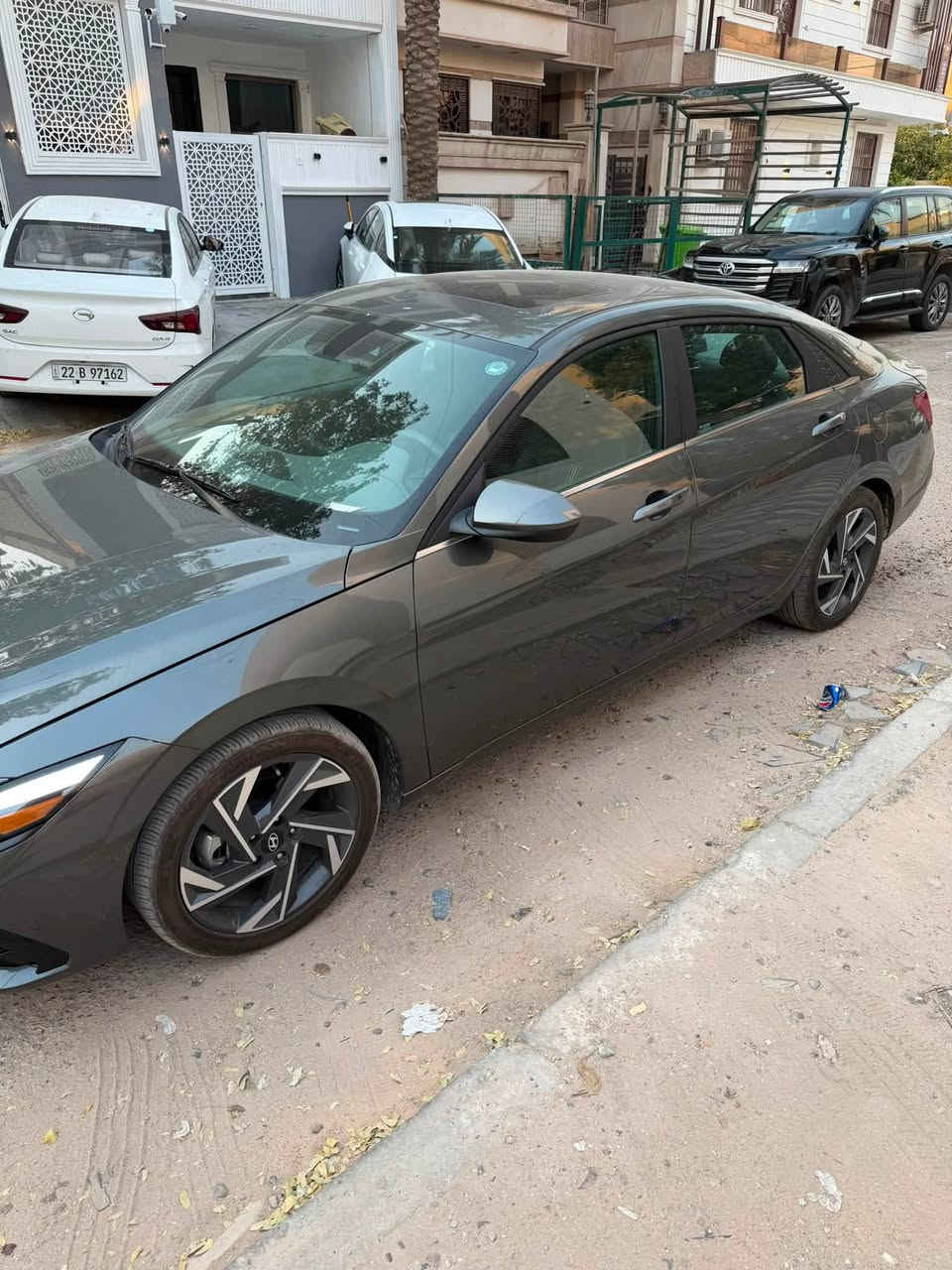 سلام عليكم .. النترا موديل ٢٠٢٥ فول رقم اربيل باسمي شرط التحويل جاهزة هسة و فحص ماشية ٢٣ بيها المواصفات التالية 
بصمة / فتحة / محرك ٢٠٠٠ دوش 
هاند بريك بصمة / رادارات امامي خلفي جانبي 
تشغيل عن بعد 
عداد الكتروني / شاشة جبيرة 
شاحن لاسلكي 
ويل ١٧ / لاين زينون بلادي 
و باقي المواصفات 
حادثها واضح بالصورة صبغ بابين و الجاملغ الامامي بي بارد بسيط مكانها بغداد تحويل ثاني عارضها ١٧٤ بيه مجال بسيط للاستفسار ***********
