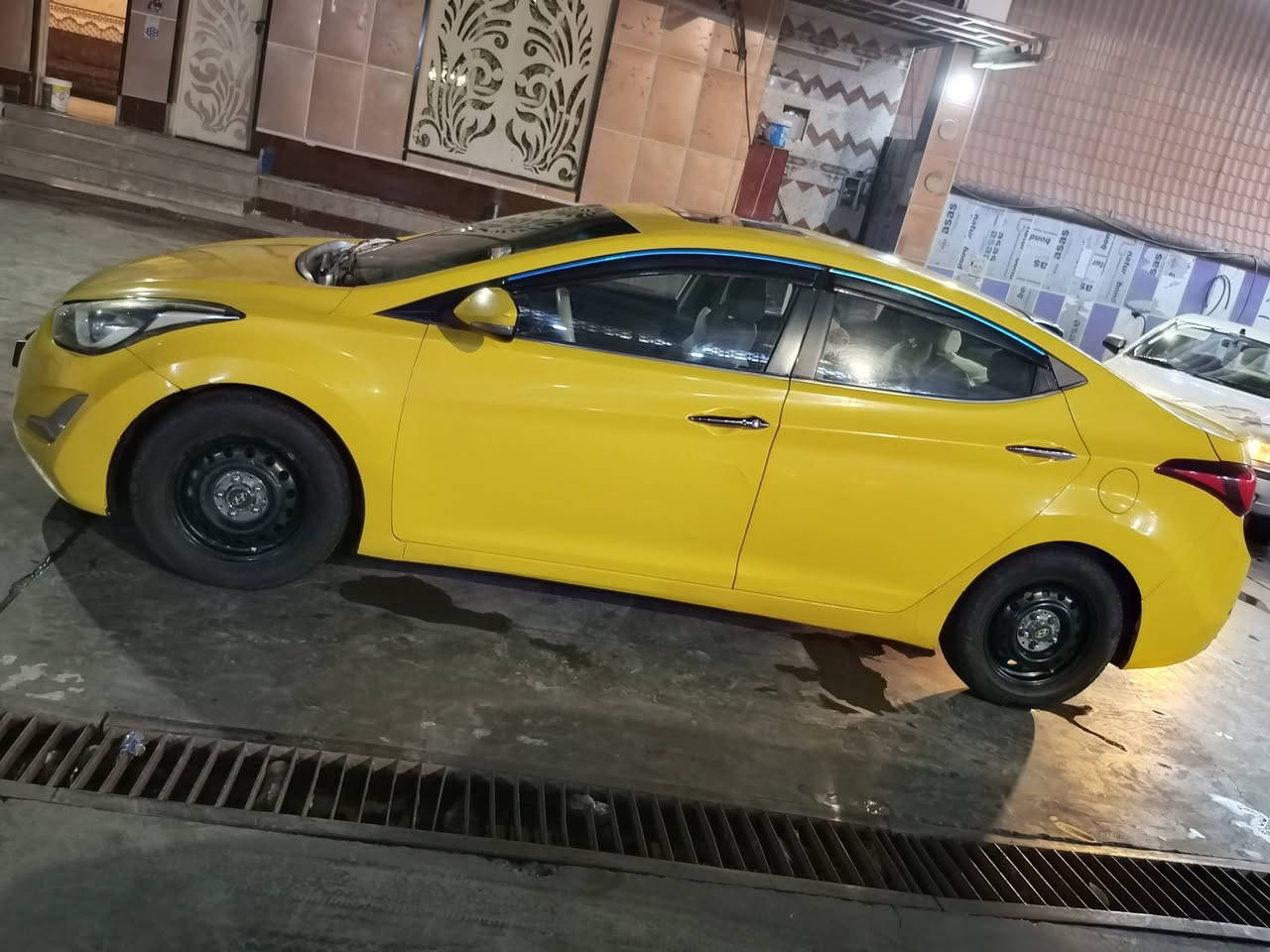 السلام عليكم النترا للبيع خليجي سياره مبدل بيها بنيد بدون دواخل سياره موديل 15 سياره غاز بنزين سياره فول بصمه فتحه سنويه 29 الرقم قادسيه المكان ديوانيه الاستفسار اتصل على الرقم ***********
