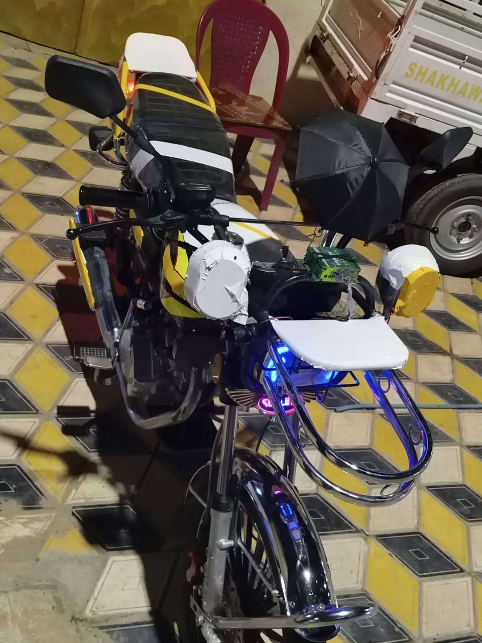 السلام عليكم
سيفان 24 
لون اسود 
محرك150cc
شرط كير محرك بلادي ممفتوح 
وياله عدله شرط تواير جدد 
موطور مال جناي 
مكانو صلاح الدين بيجي المزرعة 
السعر725وبي مجال 
رقم هاتف***********
