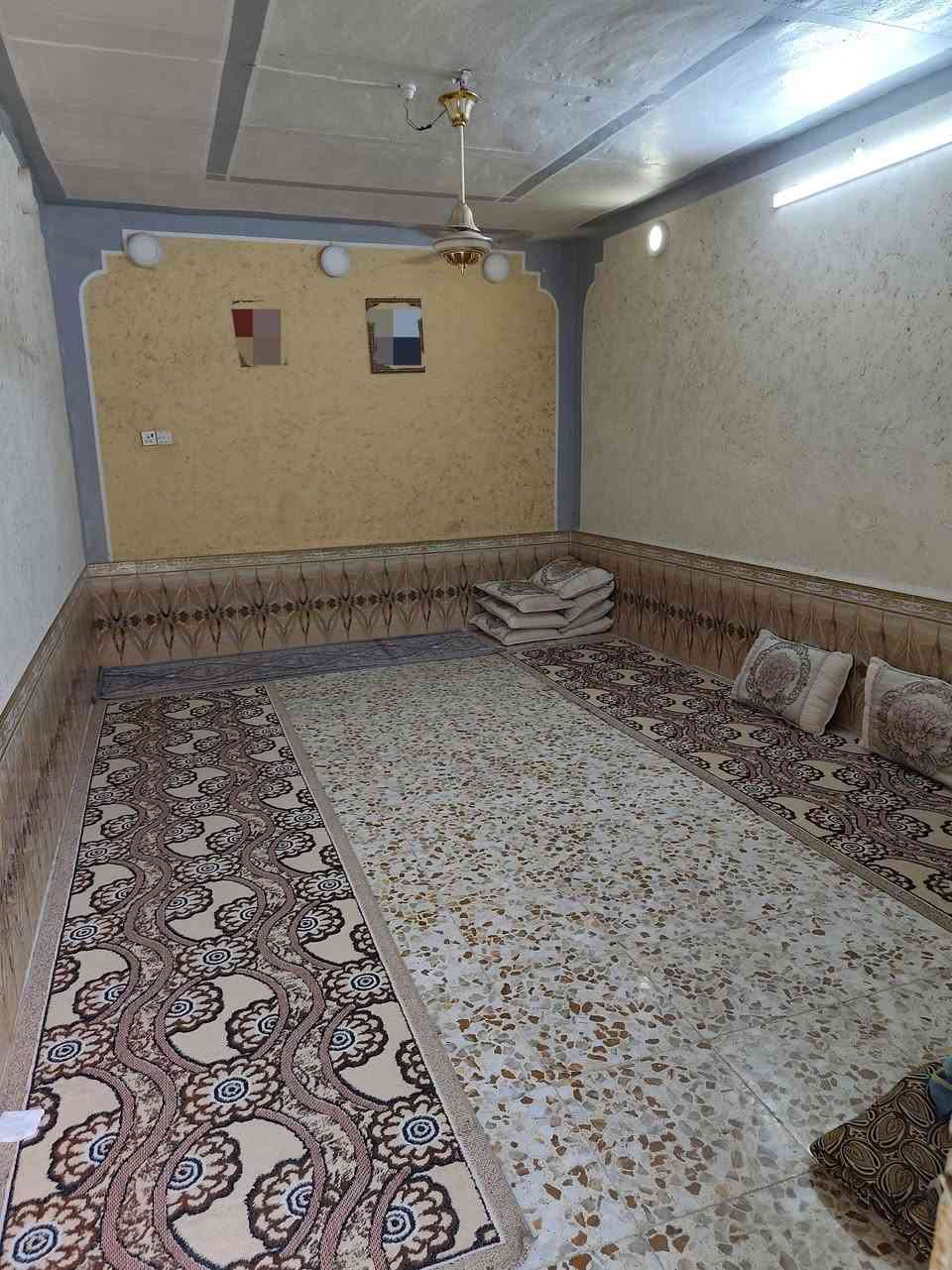 بيت للبيع 100 متر مربع زراعي مشمول بالتطويب غرفة وصالة وبراني ومطبخ ومخزن 2 فوك وجوة وصحيات خارجية وداخلية 
 بستان الخزاعل مقايبل مطعم سيد كاظم مجاور بيت علي حياوي المؤذن
***********
