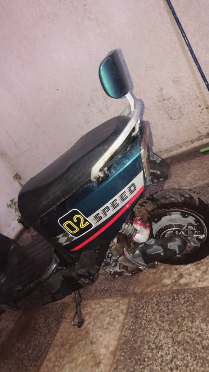 دراج شحن من شركه speed vip 02
اخذتها اقساط قبل سنه صارت عليه بـ مليون و 750 الف 

سويت بيها حادث بسيط وتركتها صار ٤ اشهر مطالع بيها 

سعرها 450 وبيها مجال بسيط 

رقمي : ***********
